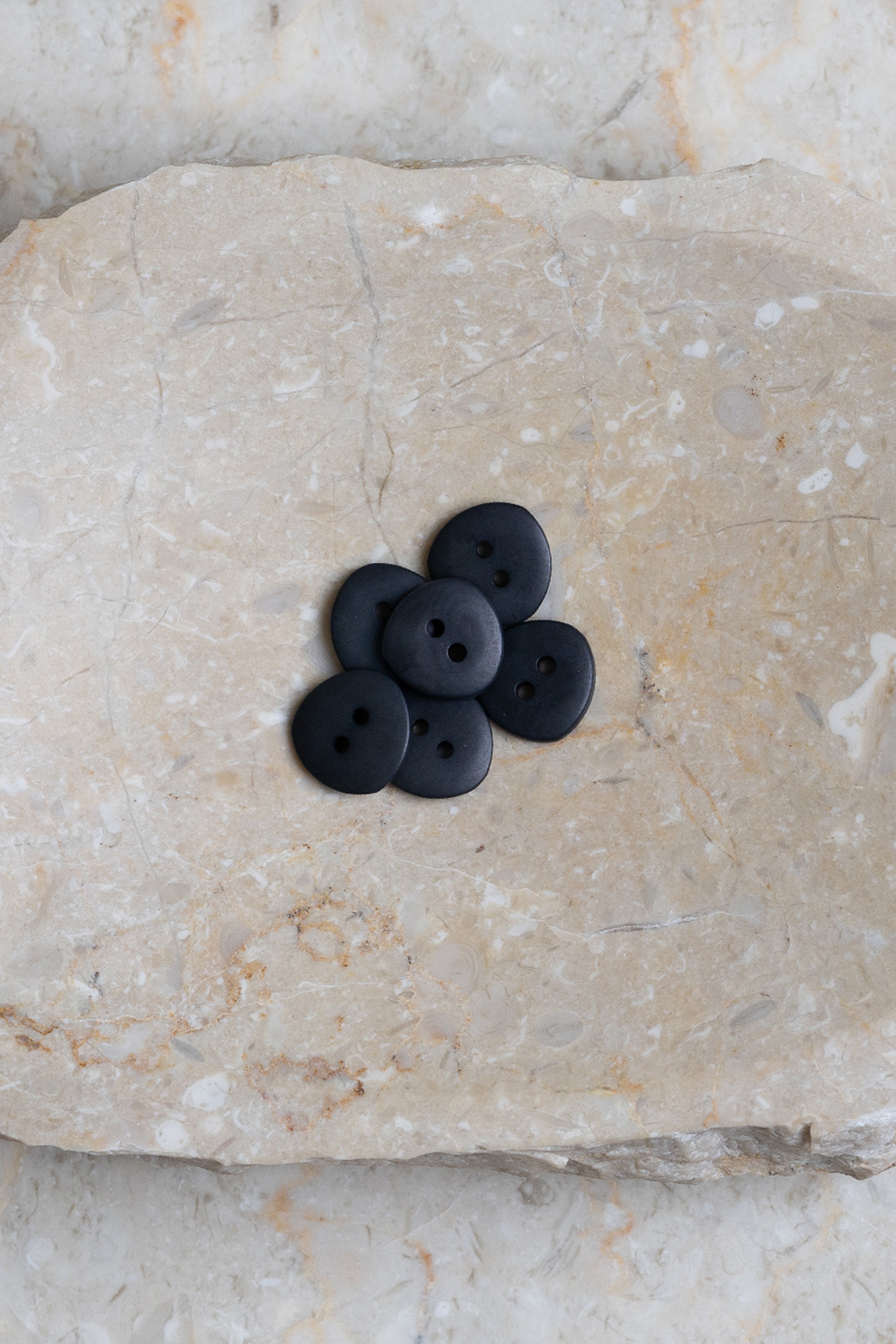 atelier-brunette-boutons-jaipur-night-deep-charcoal-corozo image 4