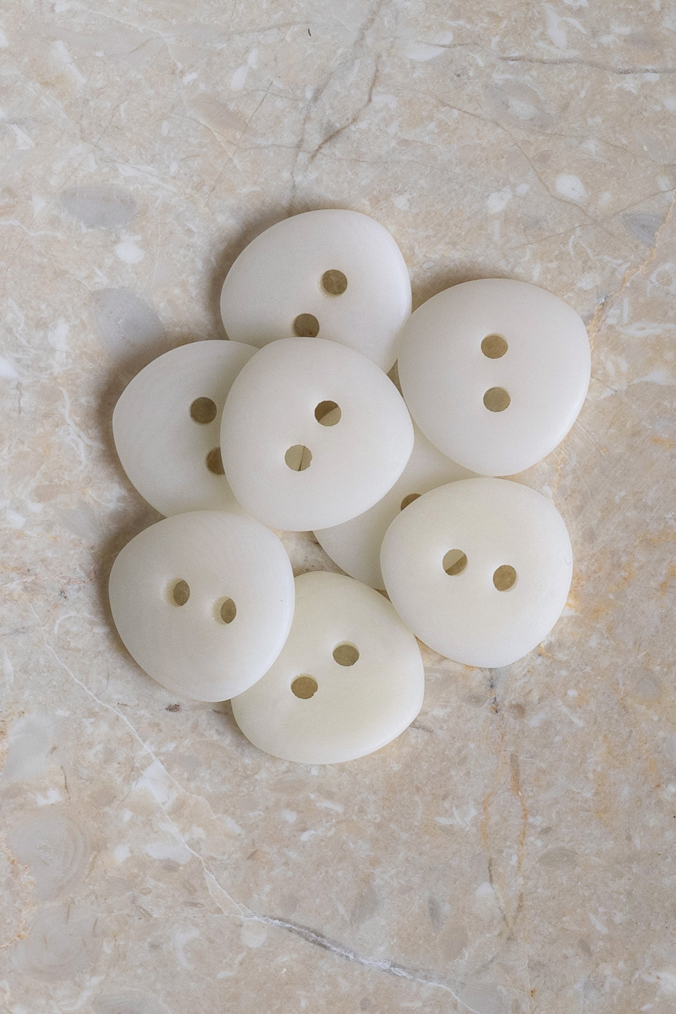 atelier-brunette-boutons-jaipur-off-white-en-corozo image 4