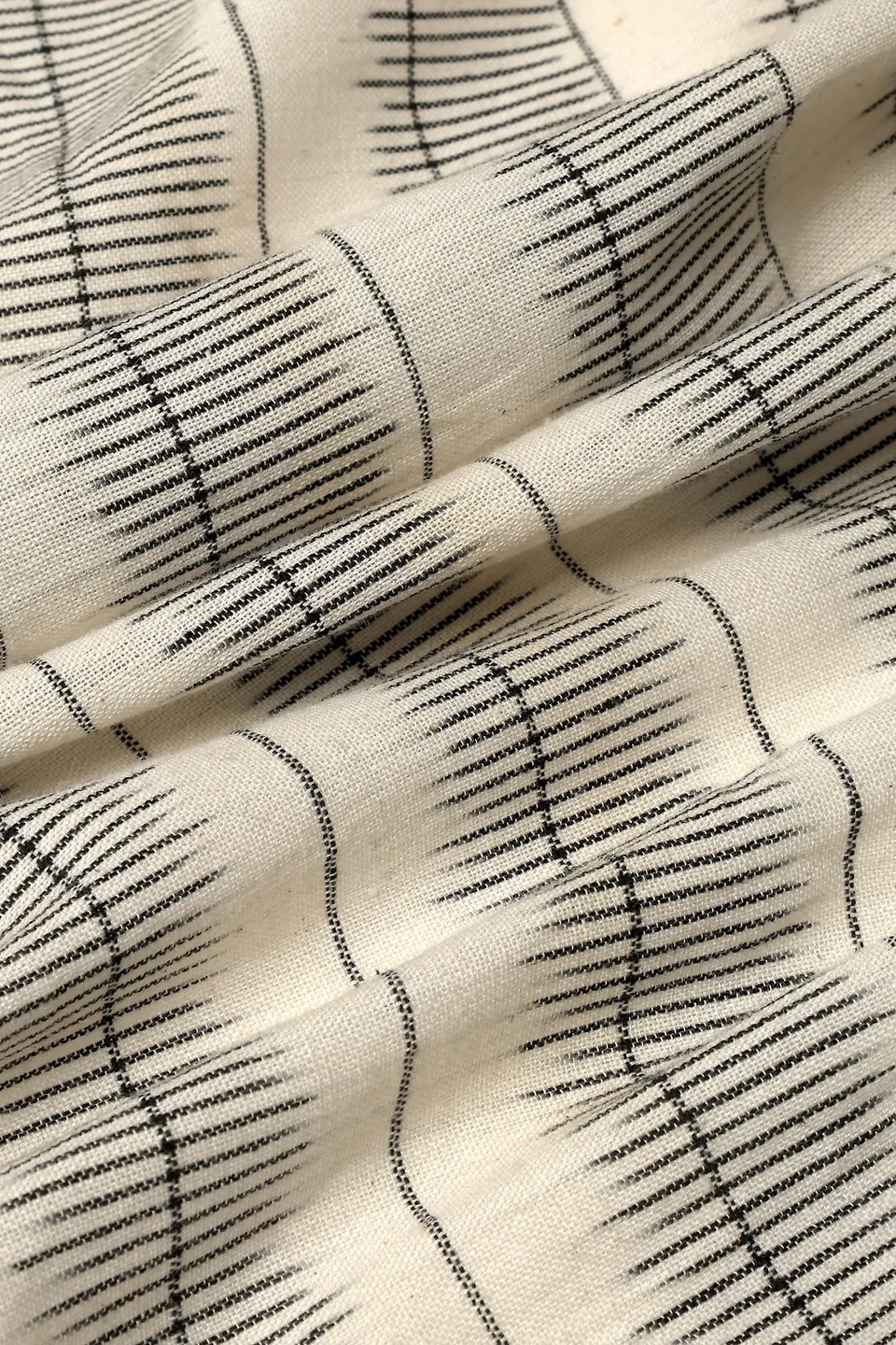 atelier-brunette-l-ikat-005-tissu-bazaar image 1