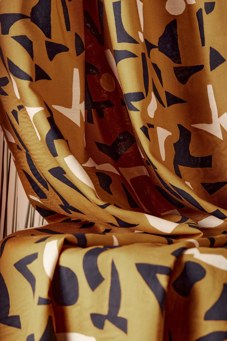 atelier-brunette-tissu-shadow-ochre-modal-viscose image 1