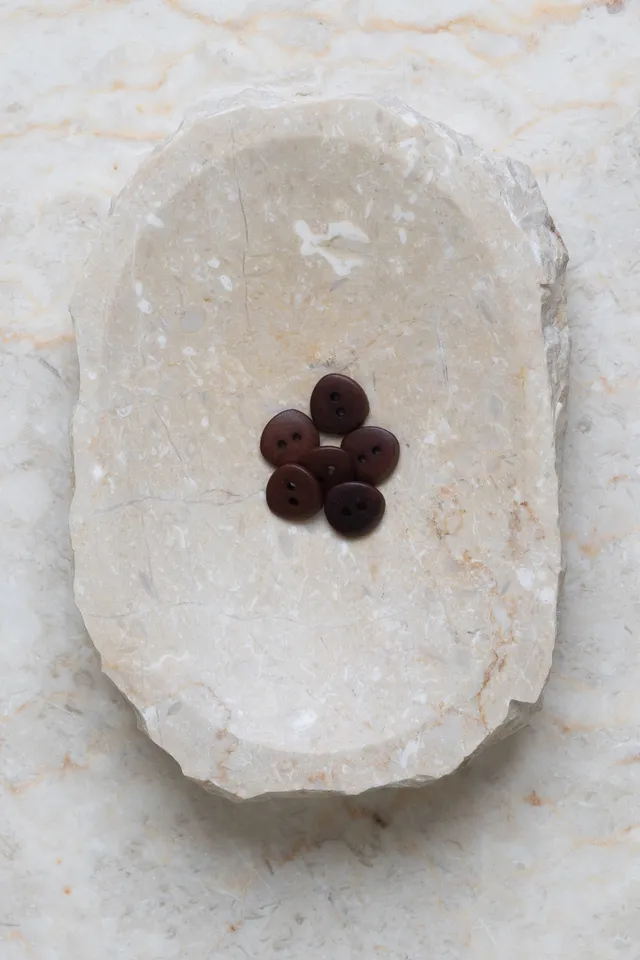 atelier-brunette-boutons-jaipur-rust-crispy-brownie-corozo image 1