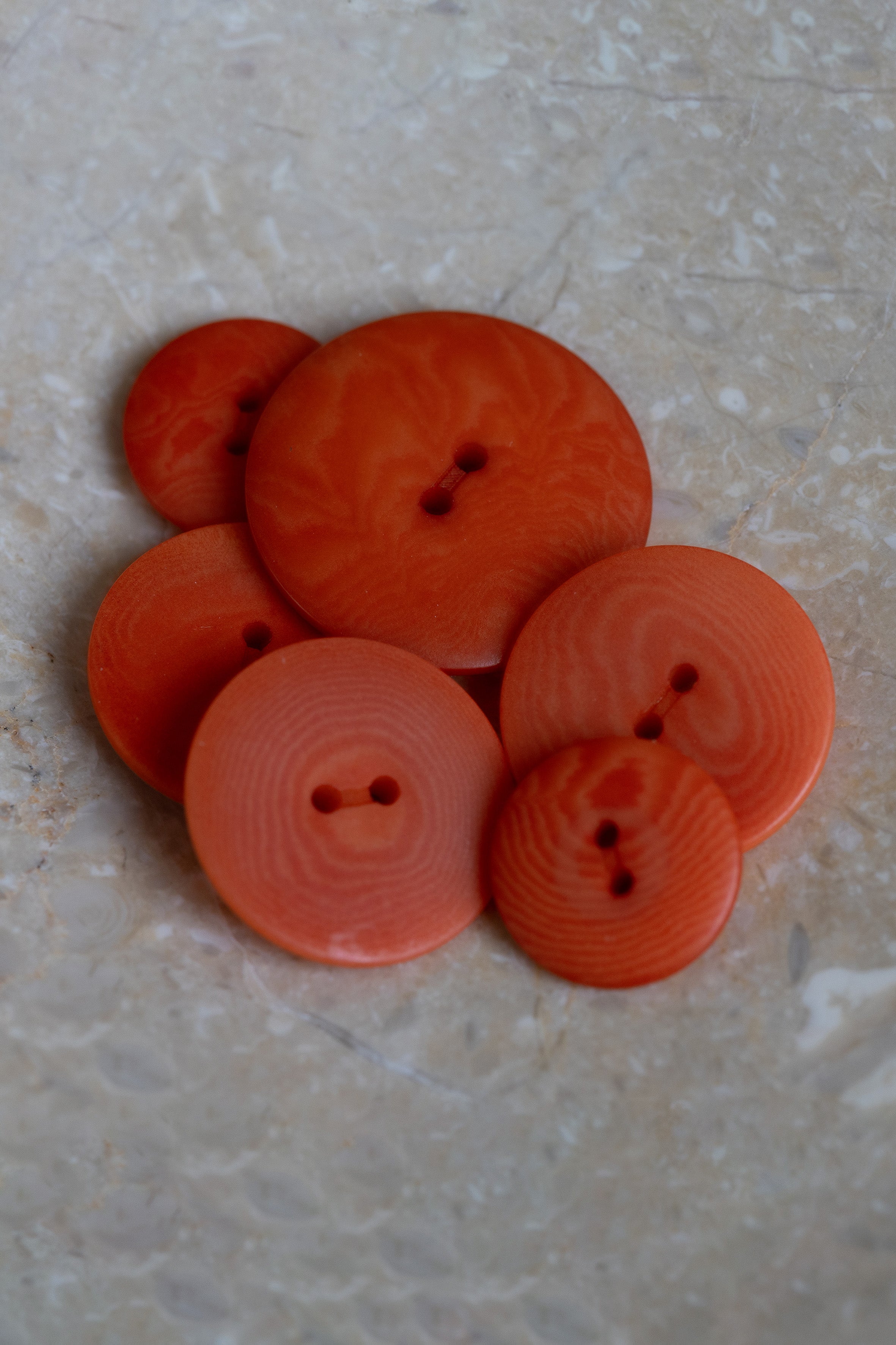 atelier-brunette-boutons-palm-poppy-tangerine-boutons-corozo-sculpt-s image 1
