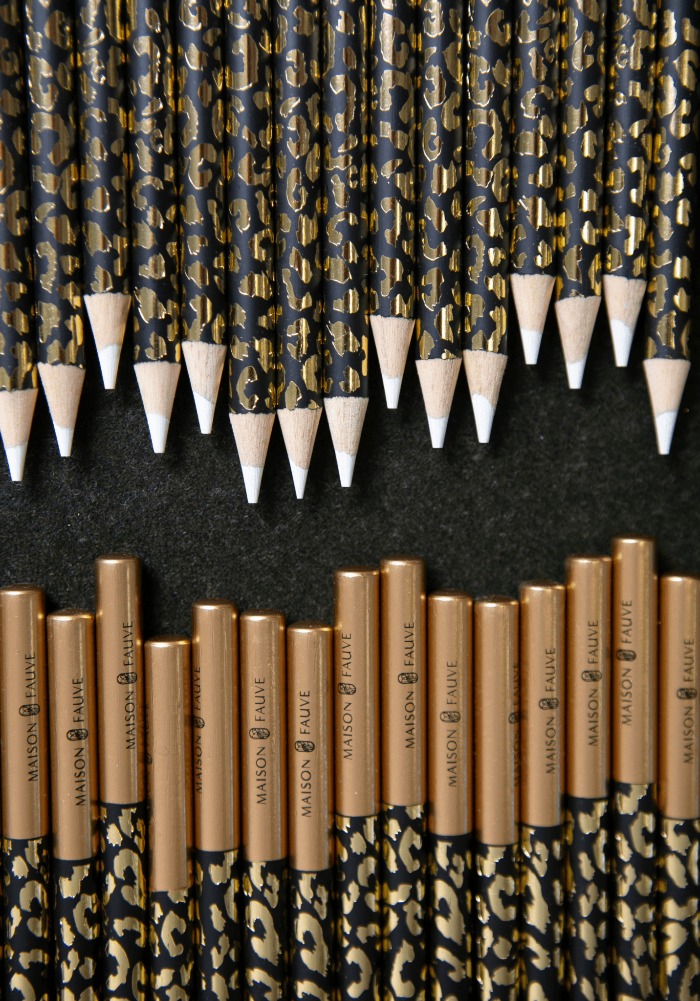 maison-fauve-crayon-craie-blanc-l-opard-marqueur-tissu-fonc image 3