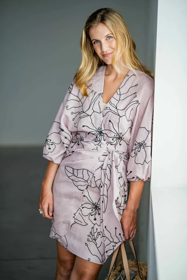 fibre-mood-kamala-robe-portefeuille-patron-de-couture-jupe-tulipe-manches-bouffa image 1
