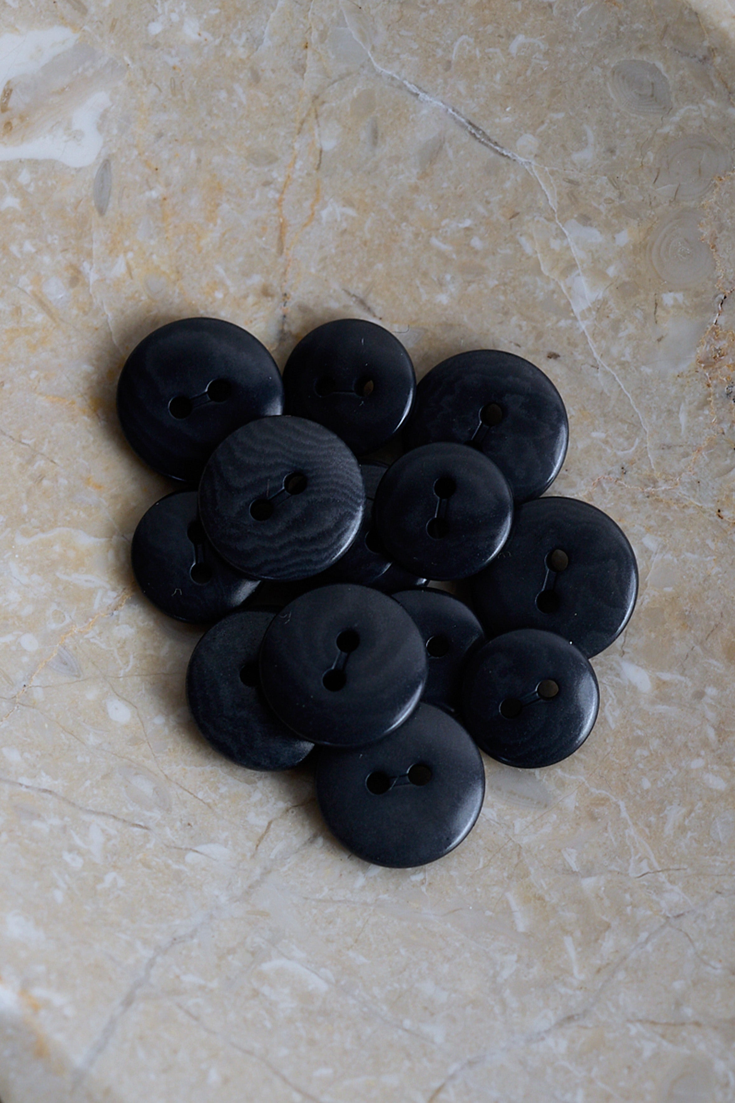 atelier-brunette-boutons-viny-night-deep-charcoal image 3
