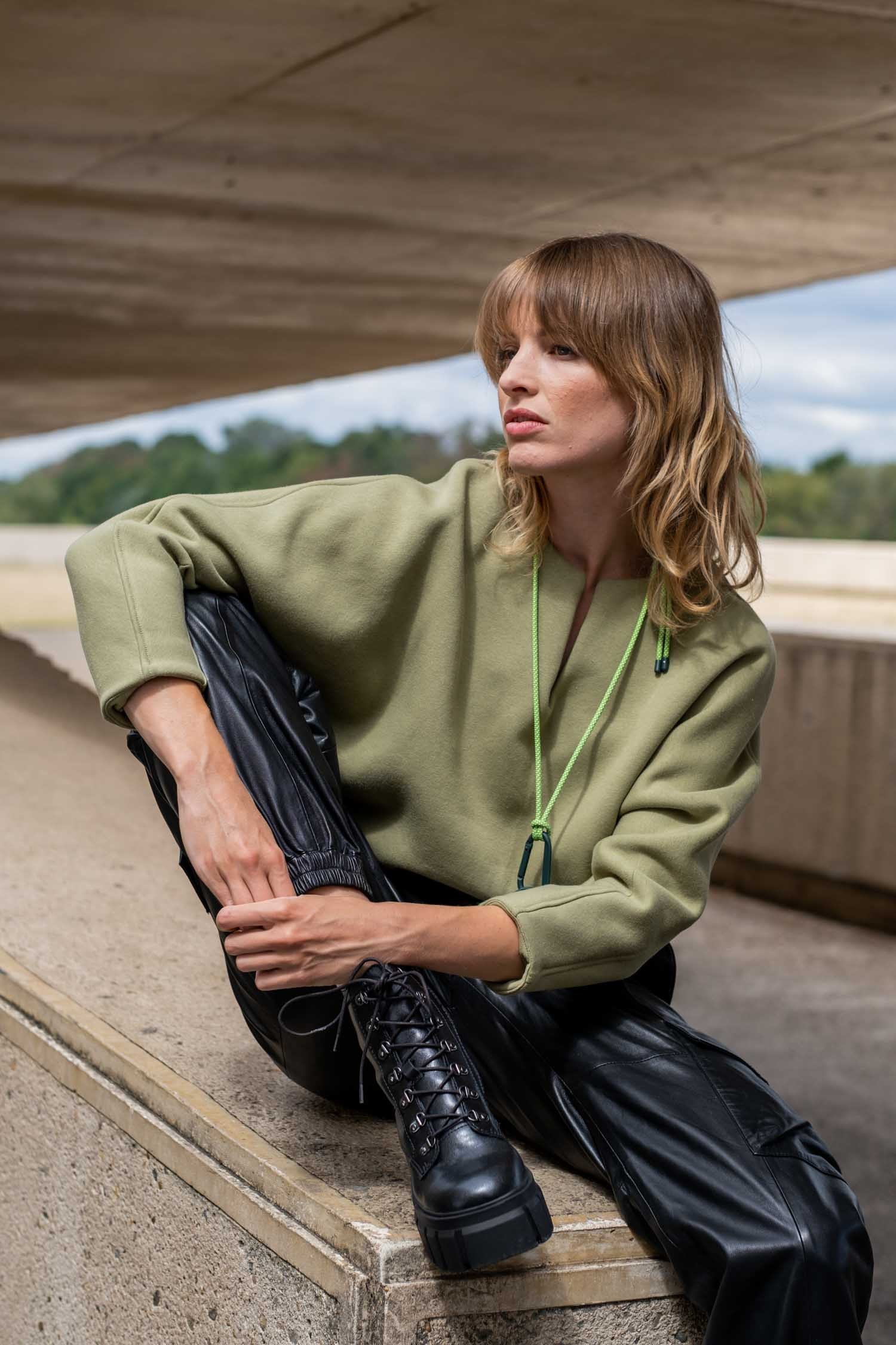 fibre-mood-elaine-pull-patron-de-couture-femme-col-v image 2
