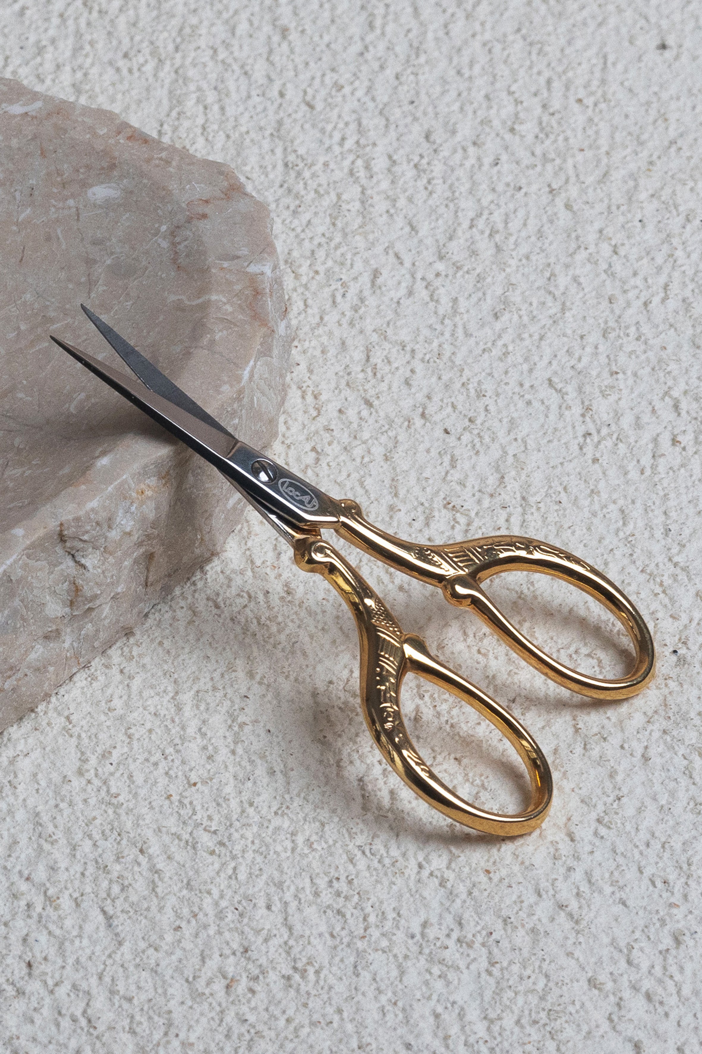 locau-pour-atelier-brunette-ciseaux-broder-retro-9-cm image 4