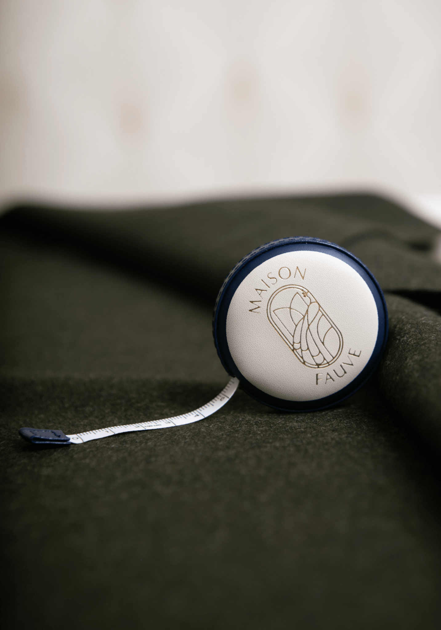 maison-fauve-m-tre-enrouleur-accessoire-couture-bleu-et-blanc image 5