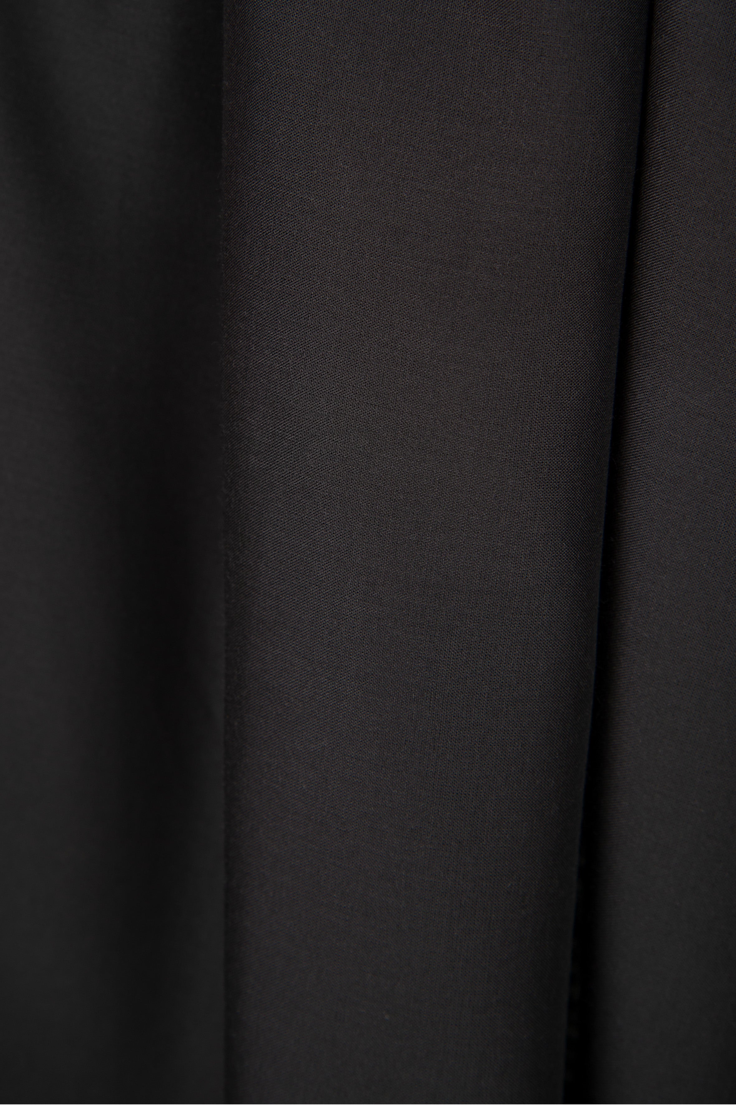 atelier-brunette-modal-viscose-black-tissu-uni-noir-10-cm-x-140-cm image 3