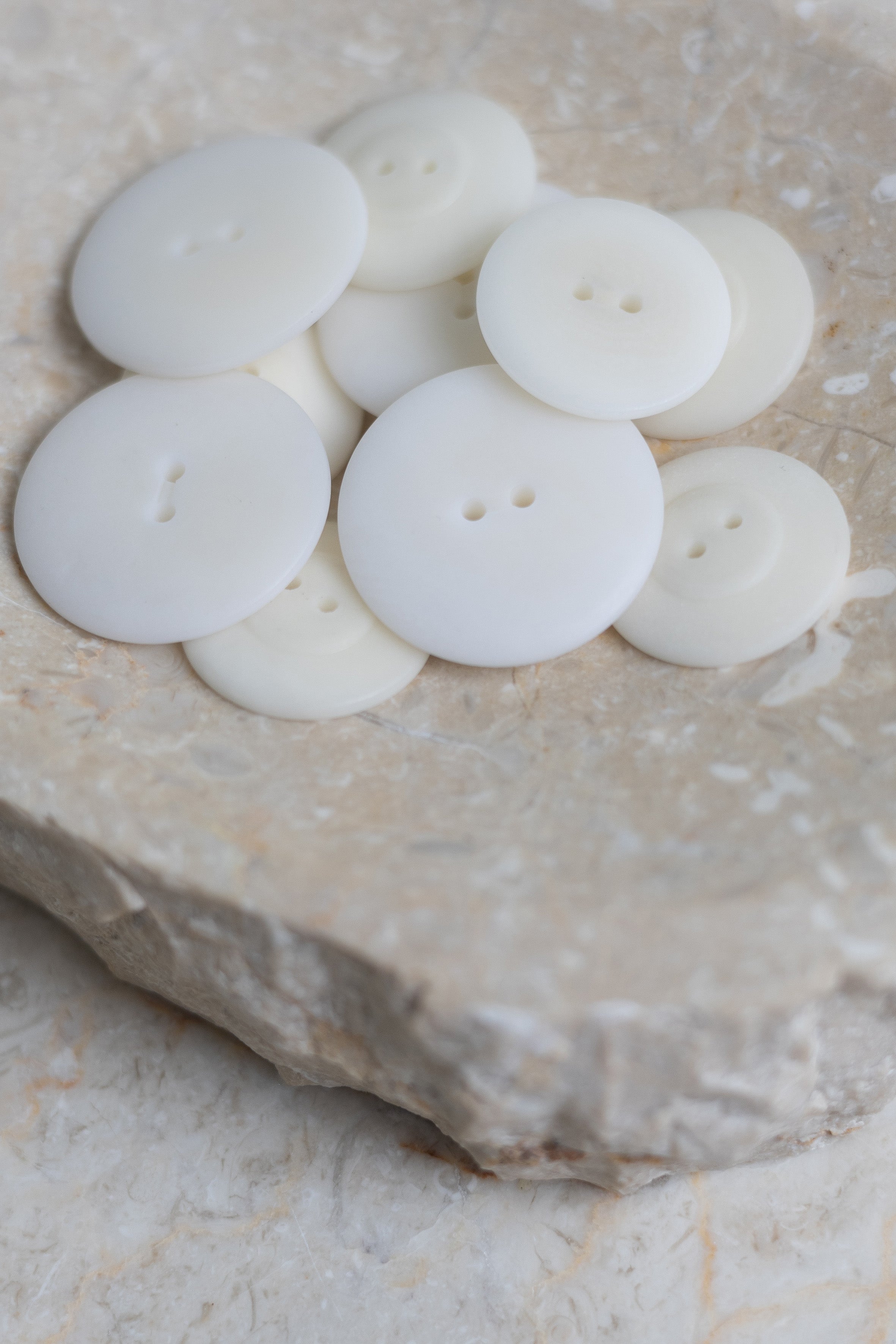atelier-brunette-boutons-palm-off-white-bouton-corozo image 2