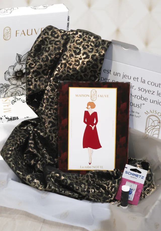 maison-fauve-notte-box-couture-robe-de-f-te-d-collet-c-ur image 1