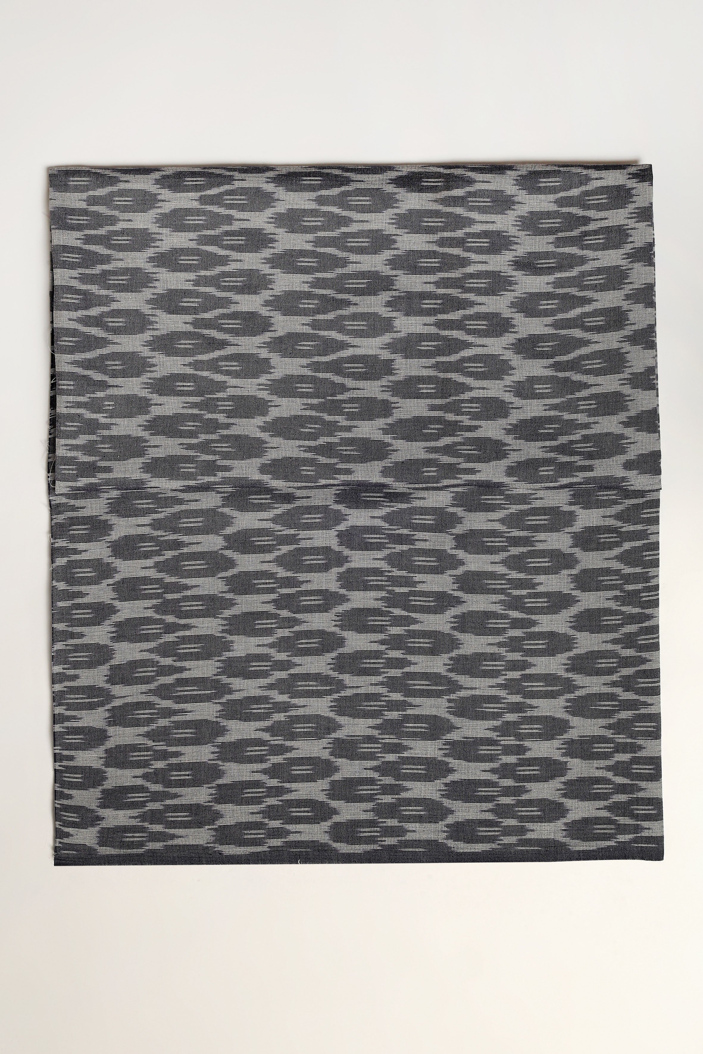 atelier-brunette-le-bazaar-l-ikat-003-coupon-tissu-ressourc image 4