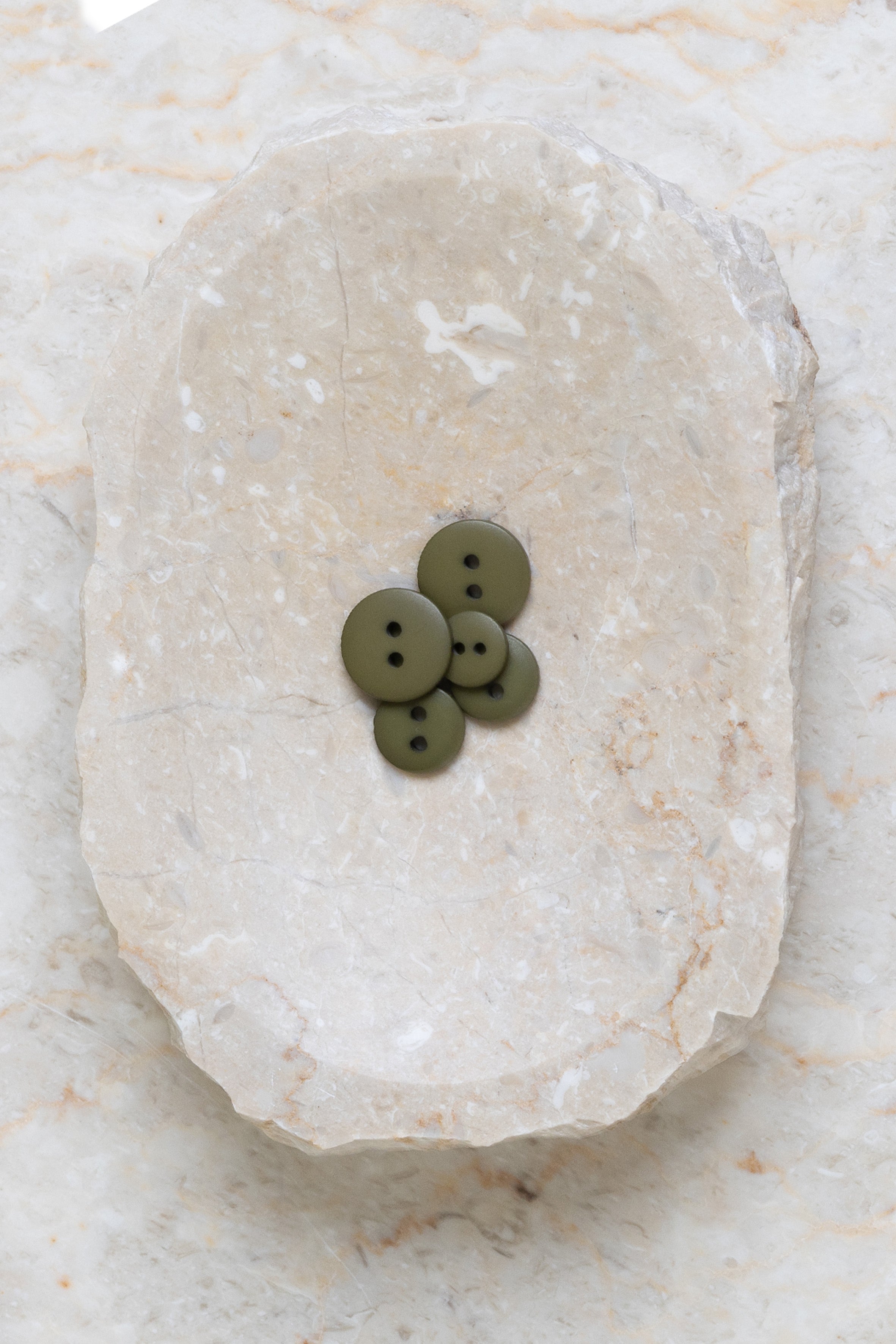atelier-brunette-boutons-classic-matte-ivy-green-mercerie-couture image 4