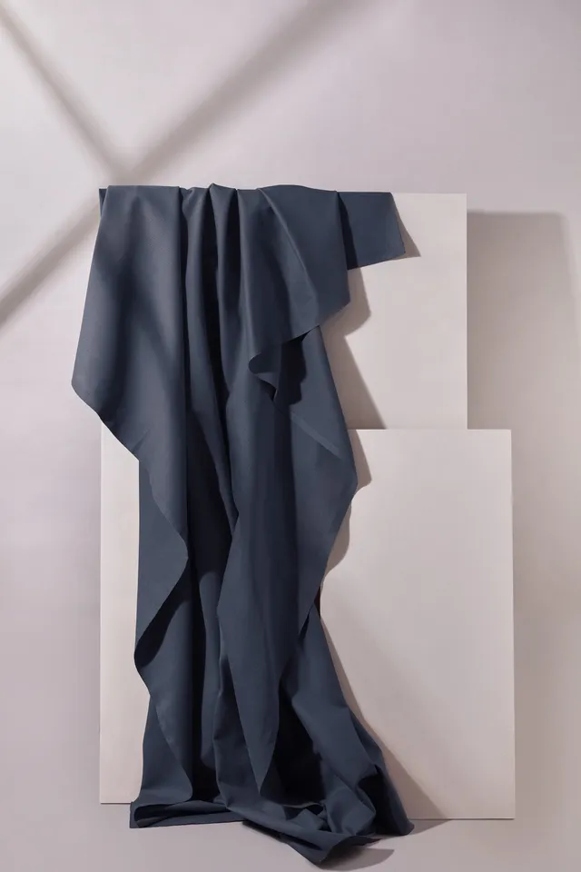 atelier-brunette-gabardine-de-coton-tissu-deep-charcoal image 1