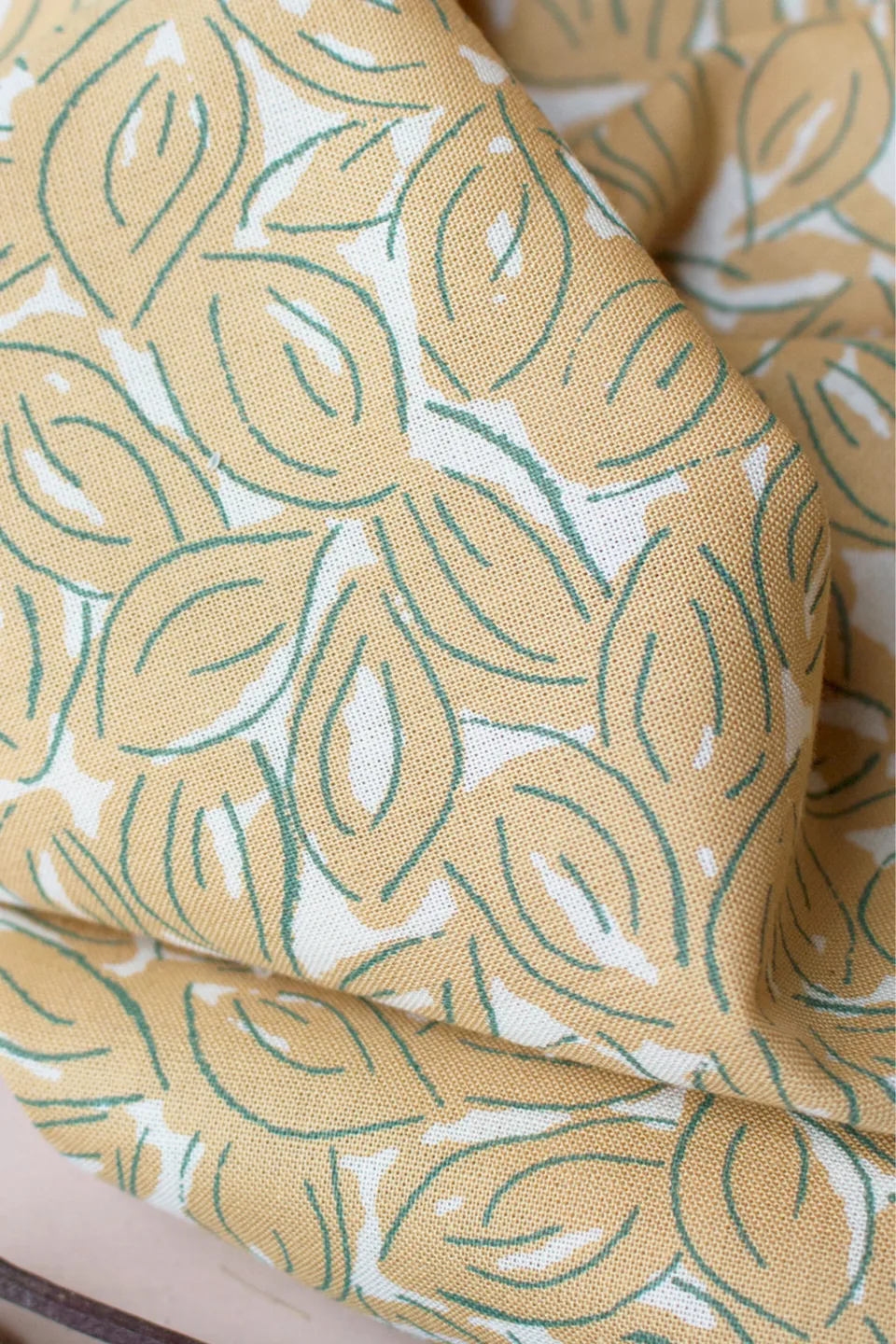 atelier-brunette-coupon-petal-mustard-tissu-prix-rond image 1