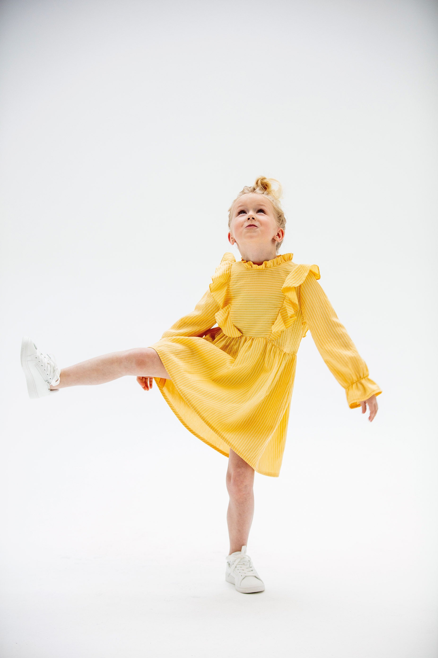 fibre-mood-billa-robe-patron-de-couture-robe-fille-volants-2-14-ans image 3