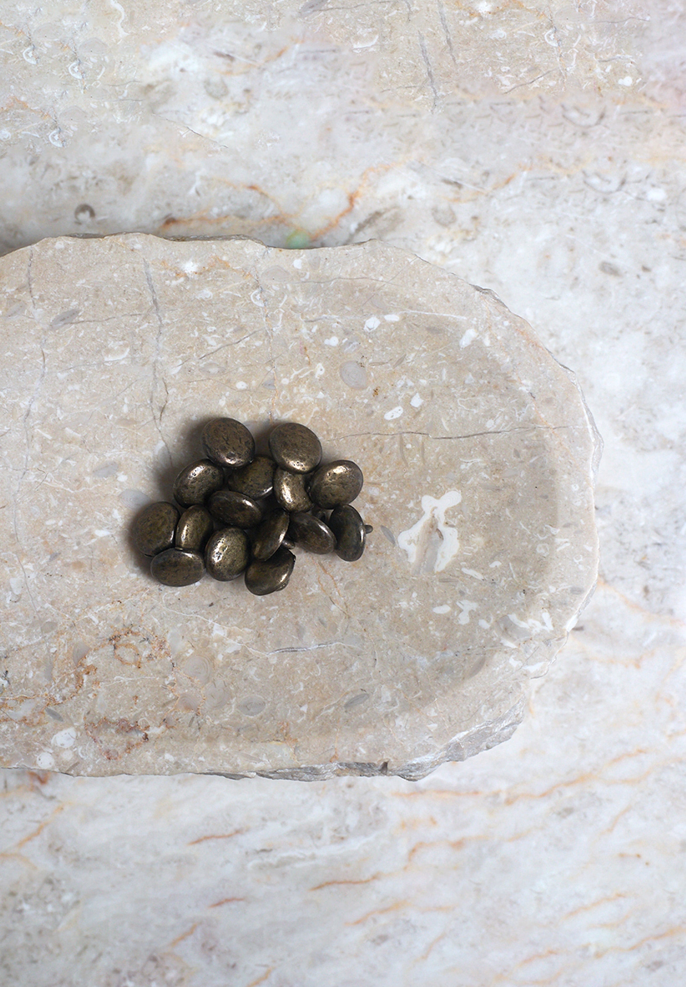 atelier-brunette-bouton-moon-laiton-vieilli image 2