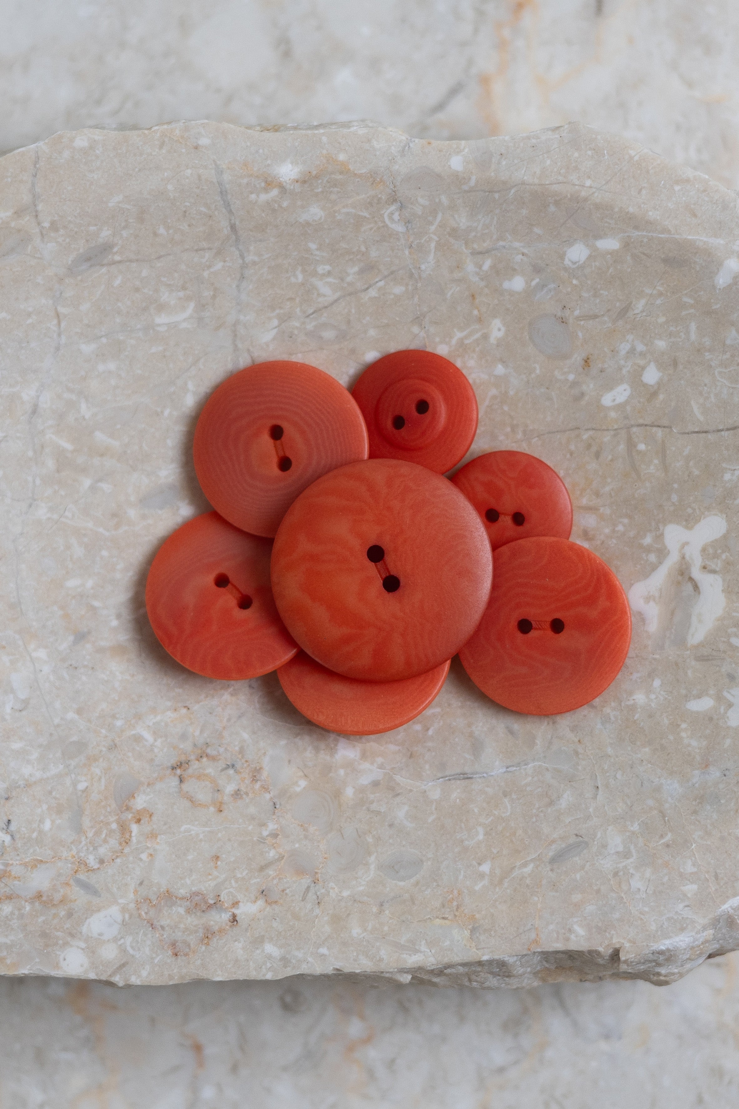 atelier-brunette-boutons-palm-poppy-tangerine-boutons-corozo-sculpt-s image 3