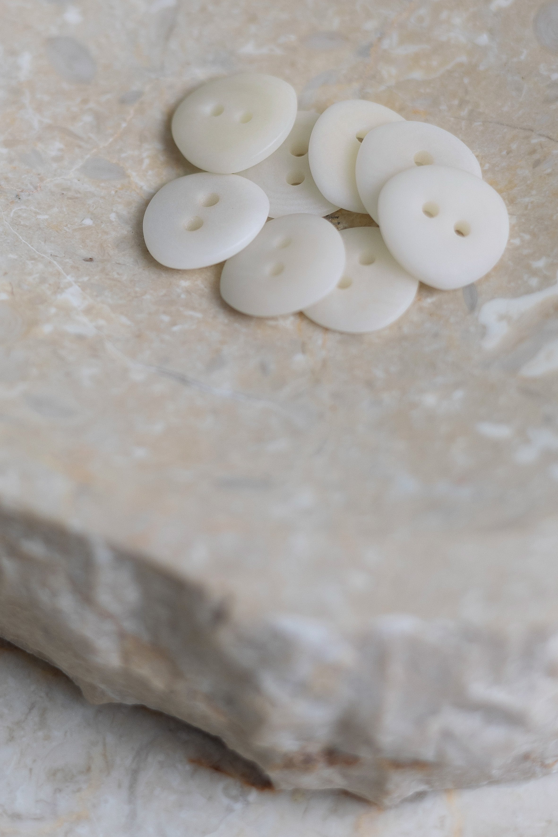 atelier-brunette-boutons-jaipur-off-white-en-corozo image 2