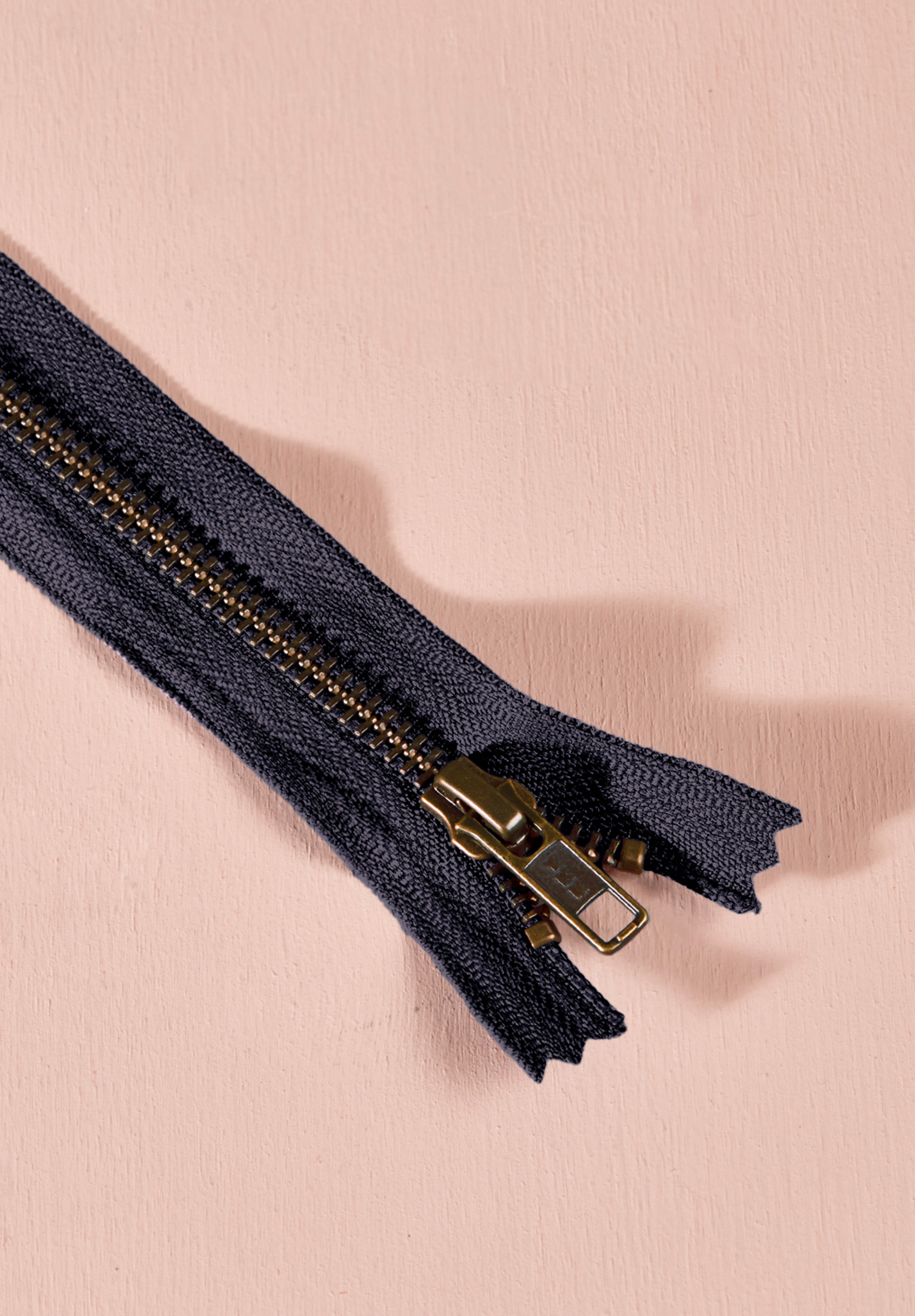 atelier-brunette-zip-simple-curseur-laiton-30-cm image 3