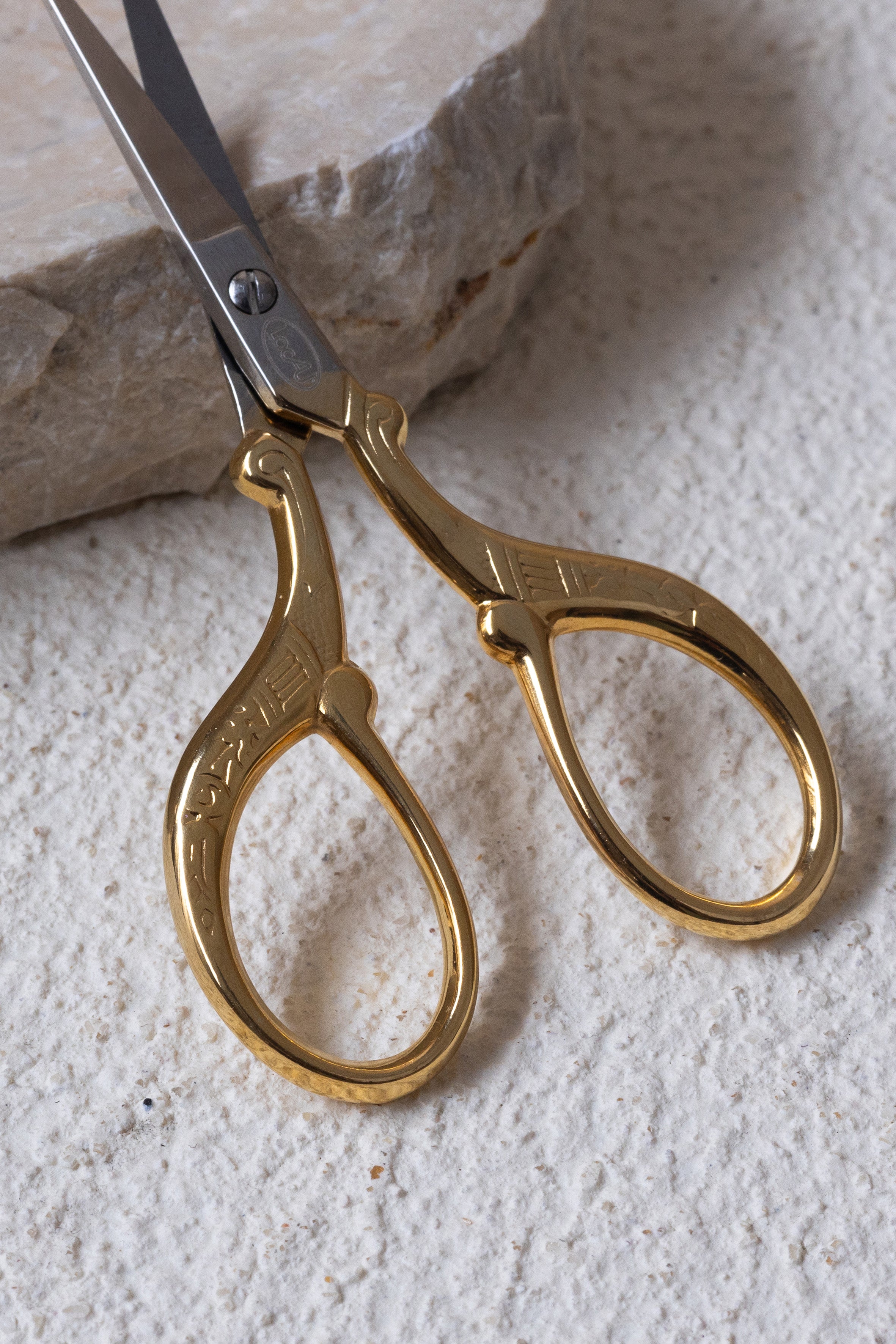 locau-pour-atelier-brunette-ciseaux-broder-retro-9-cm image 3
