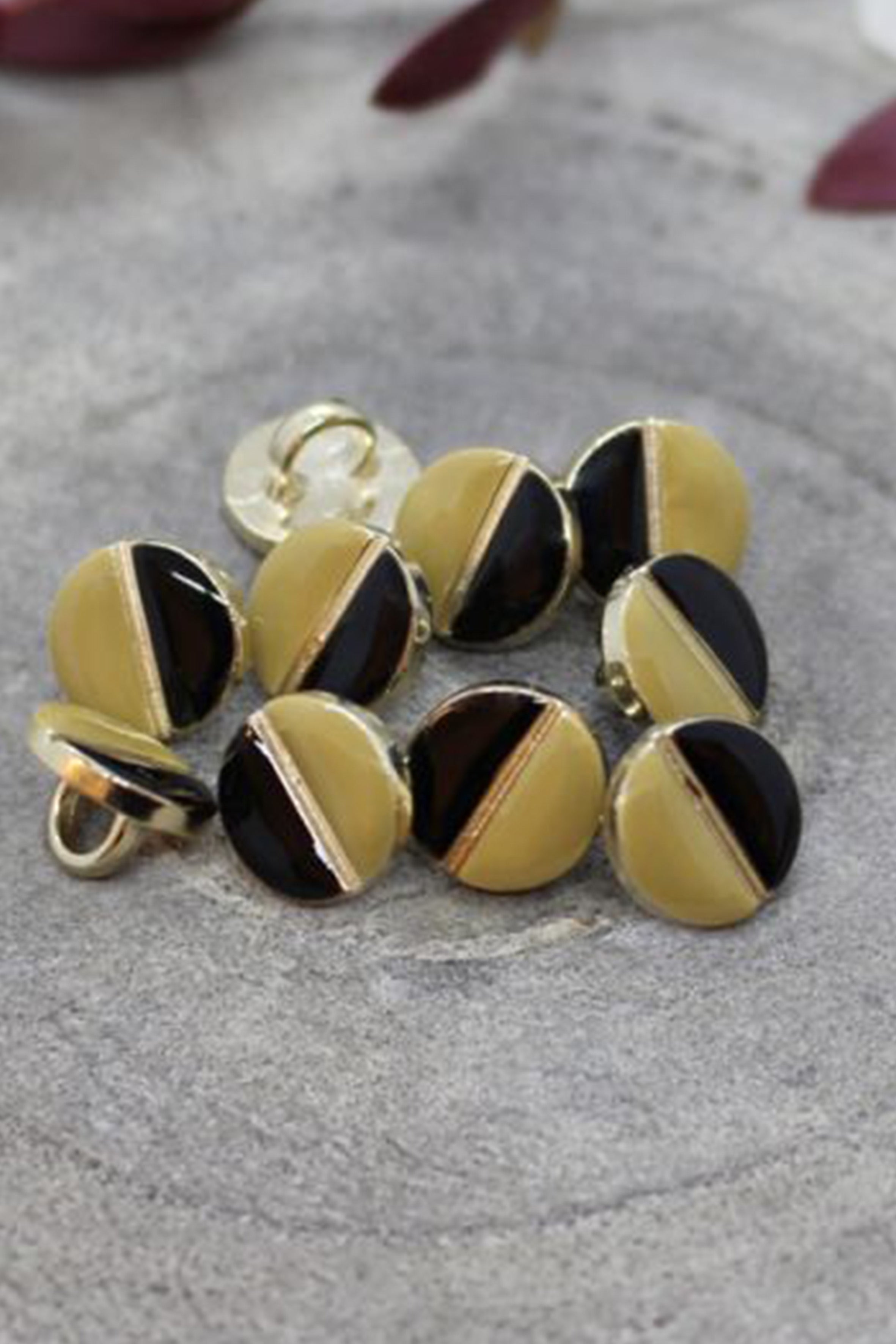 atelier-brunette-boutons-wink-black-mustard-x10-boutons-couture image 2