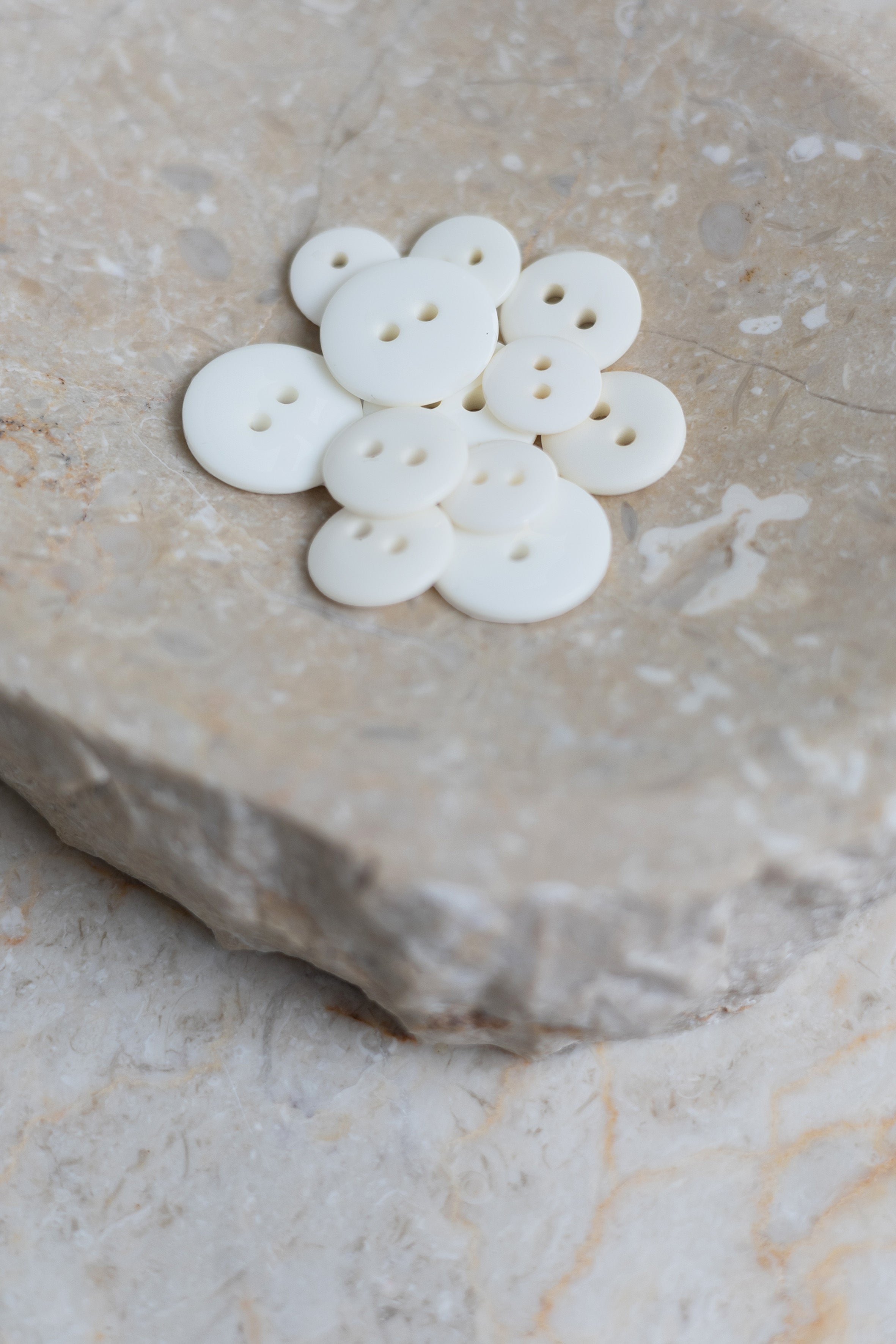 atelier-brunette-boutons-classic-matte-off-white-x-lot-boutons-polyester-teint image 3