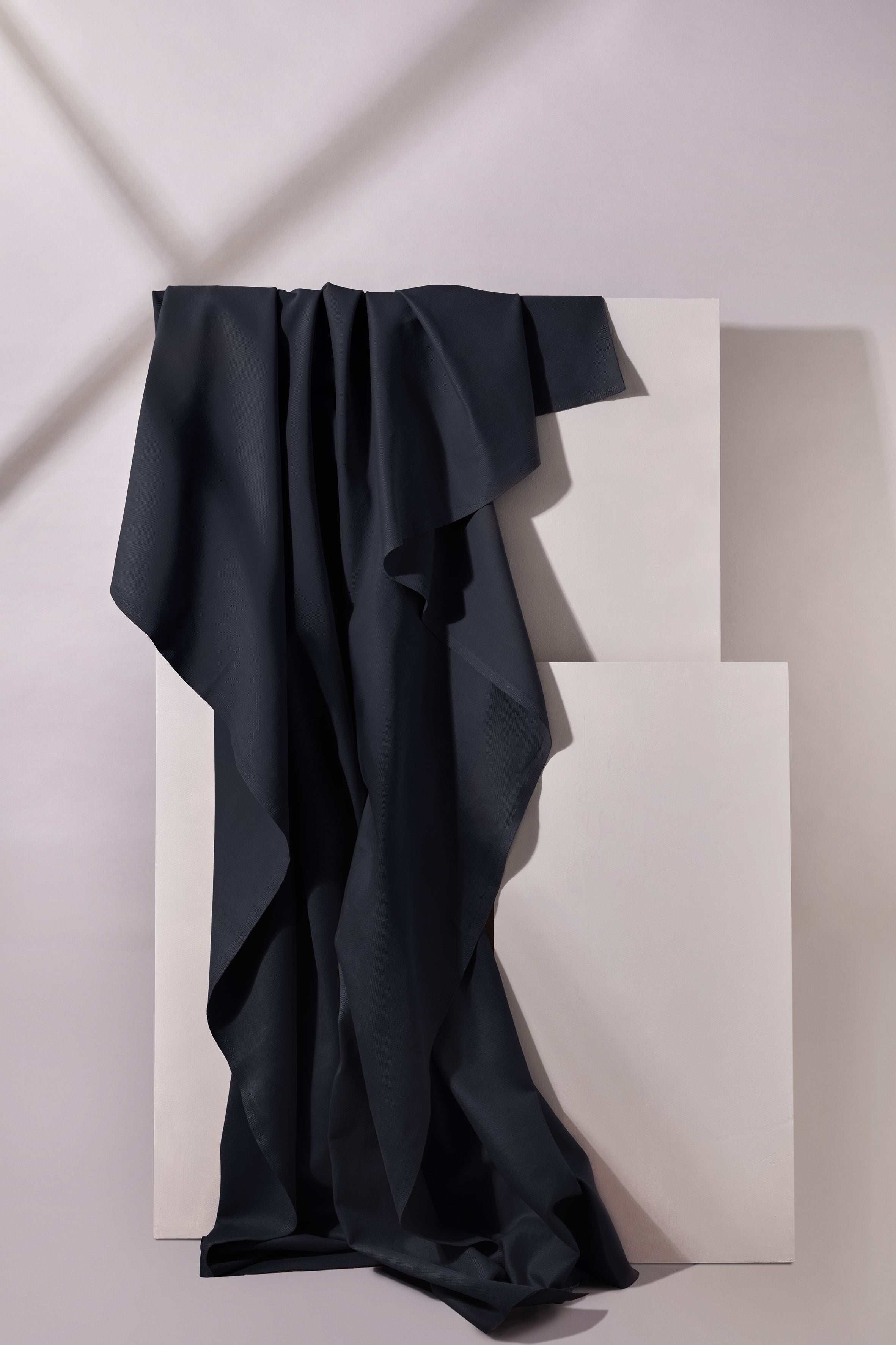 atelier-brunette-tissu-gabardine-de-coton-black-coupon-10-cm-x-150-cm image 1