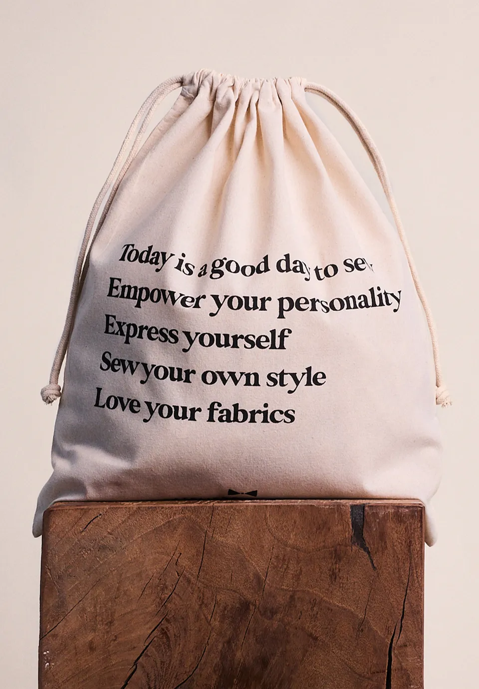 atelier-brunette-pochette-cadeau-manifesto-35-x-40-cm-cabas image 1