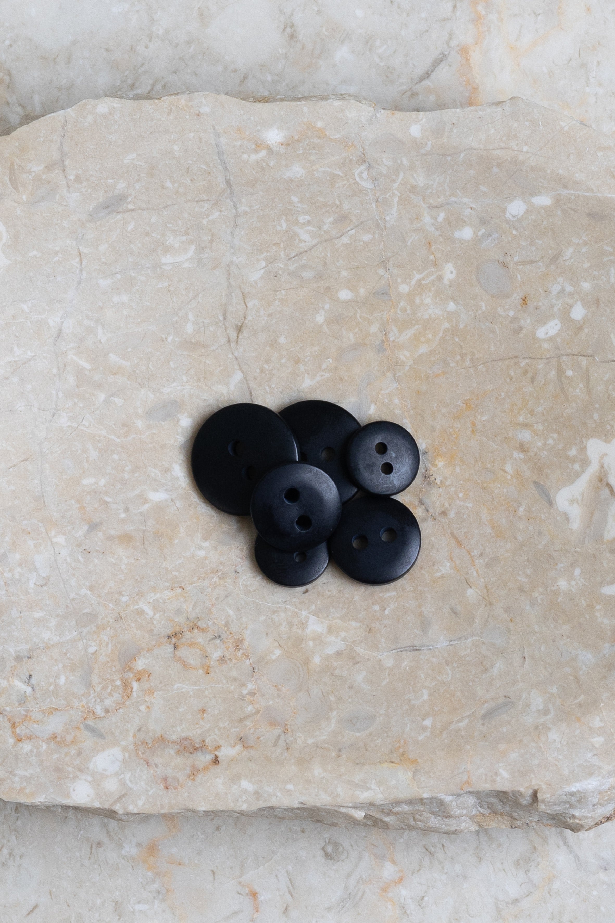 atelier-brunette-boutons-classic-matte-black-mercerie-couture image 1