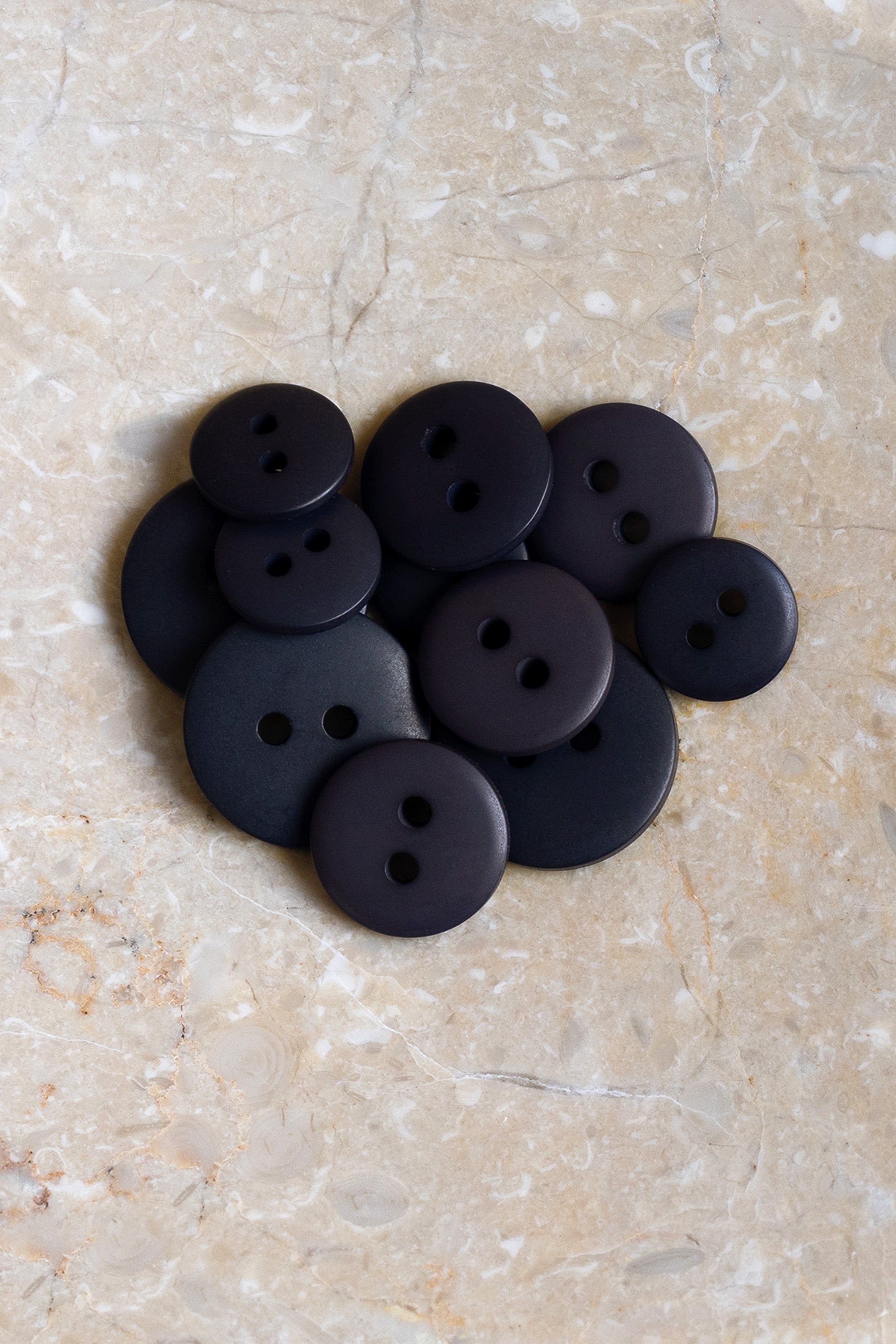 atelier-brunette-boutons-classic-matte-night-deep-charcoal image 4