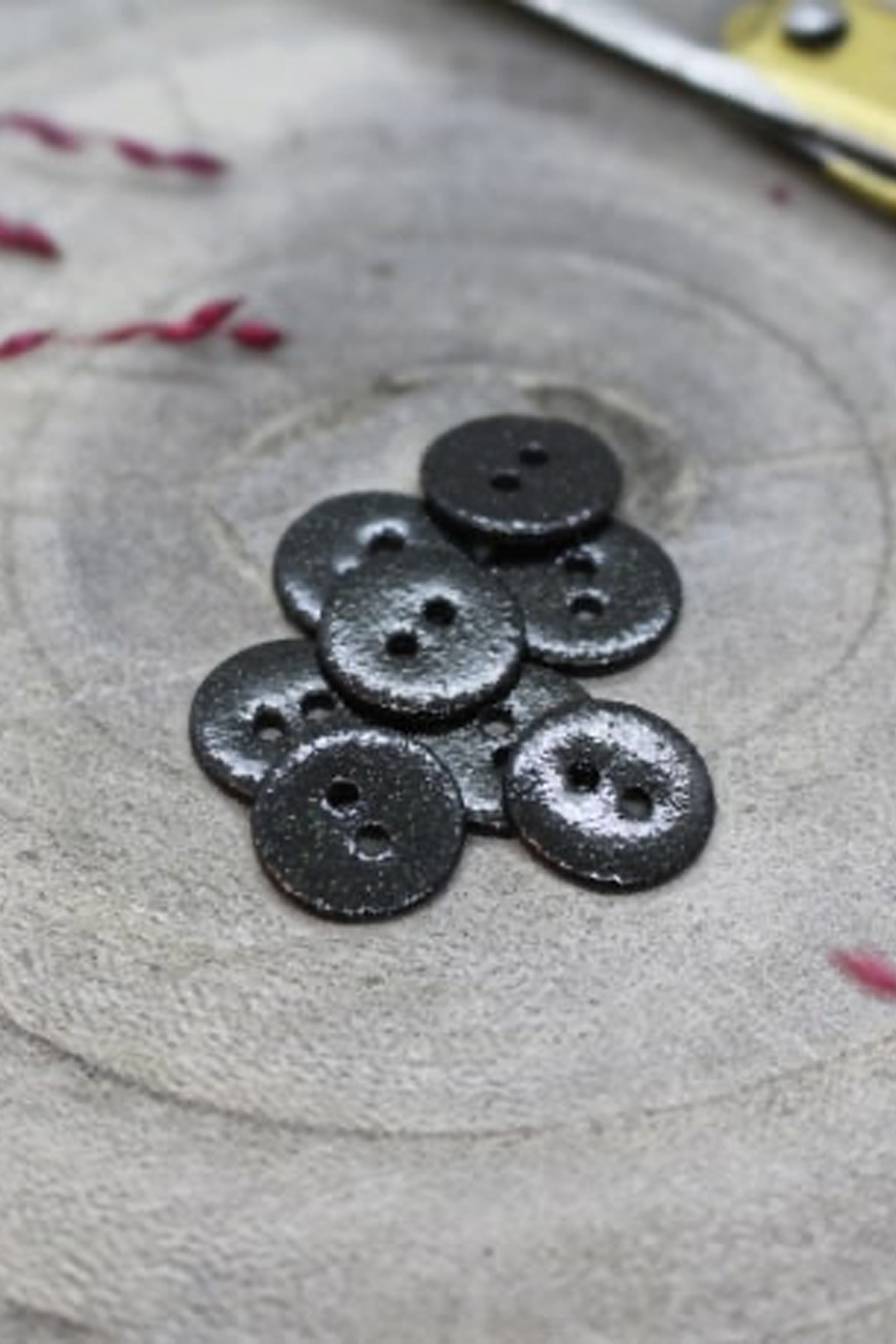 atelier-brunette-boutons-glitter-black-x10-boutons-paillet-s-nacre image 1