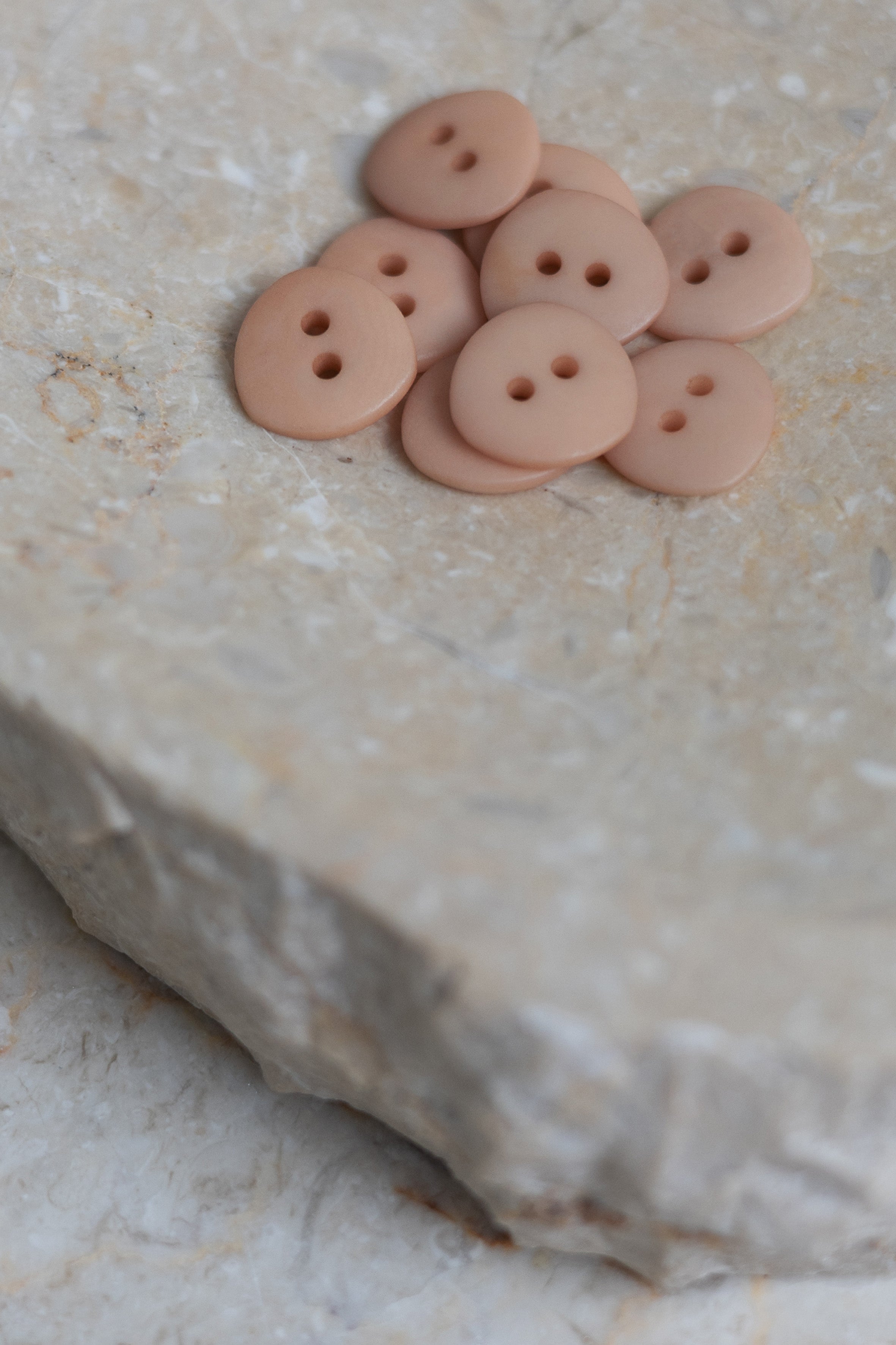 atelier-brunette-boutons-jaipur-maple-sandy-sand image 3