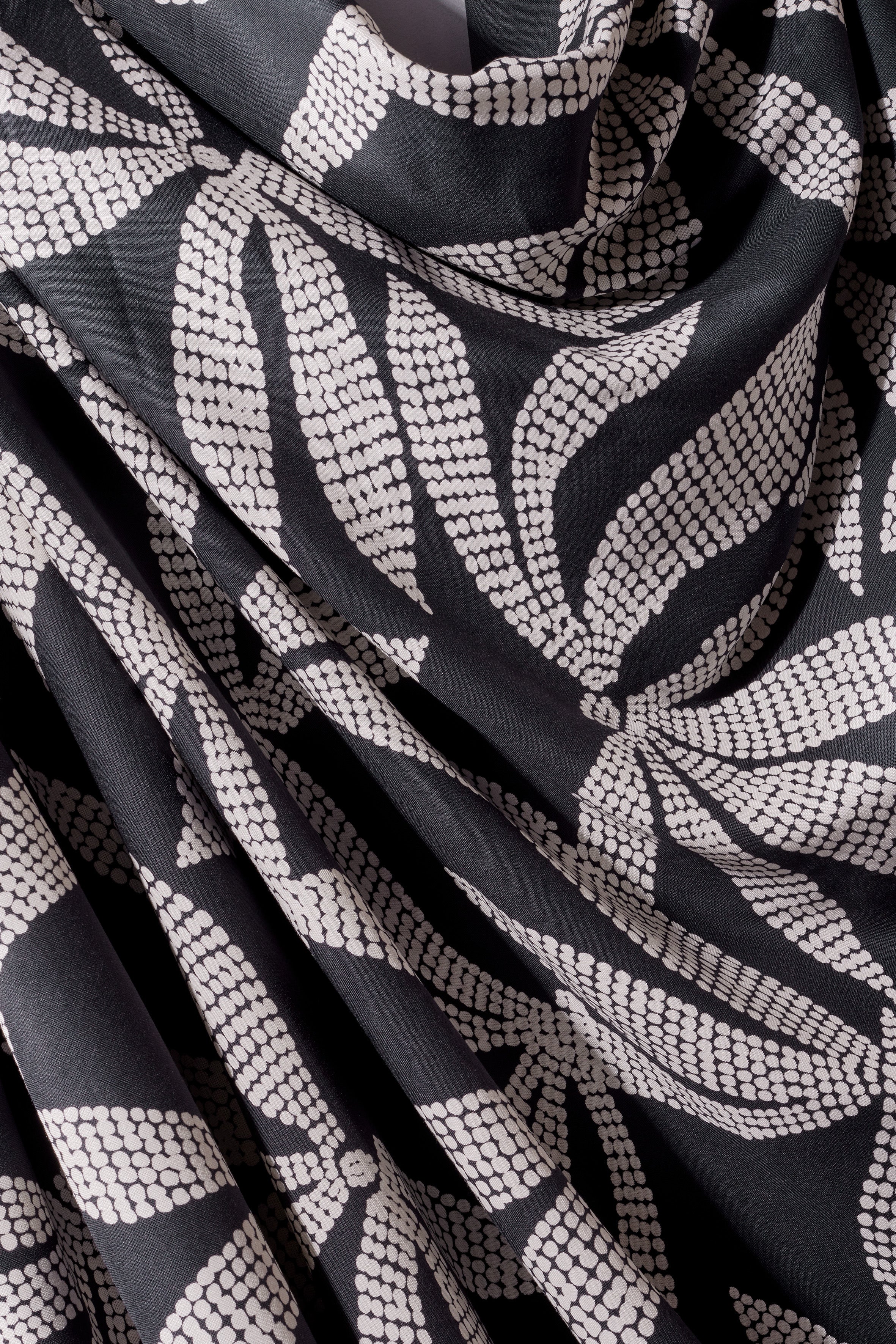 atelier-brunette-tissu-kaola-deep-charcoal-viscose-ecovero image 2