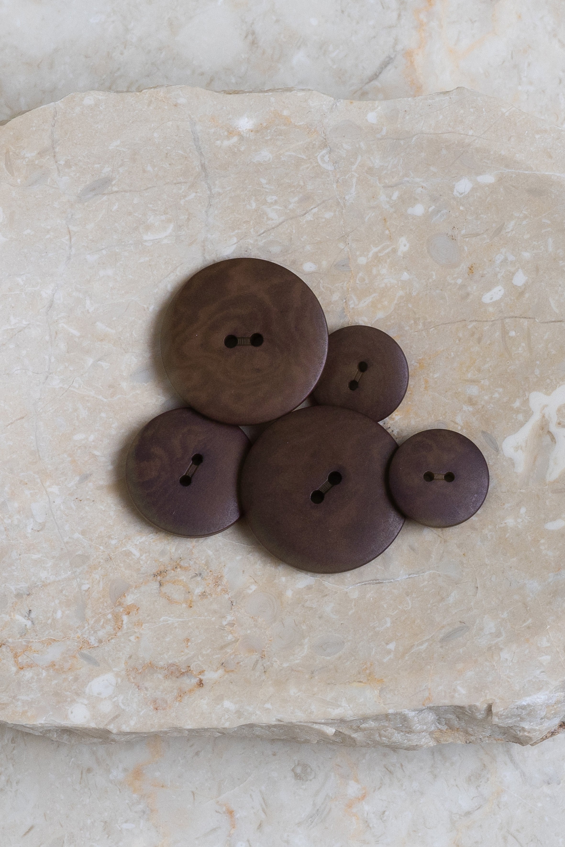 atelier-brunette-boutons-palm-oat-chocolate-en-corozo image 4