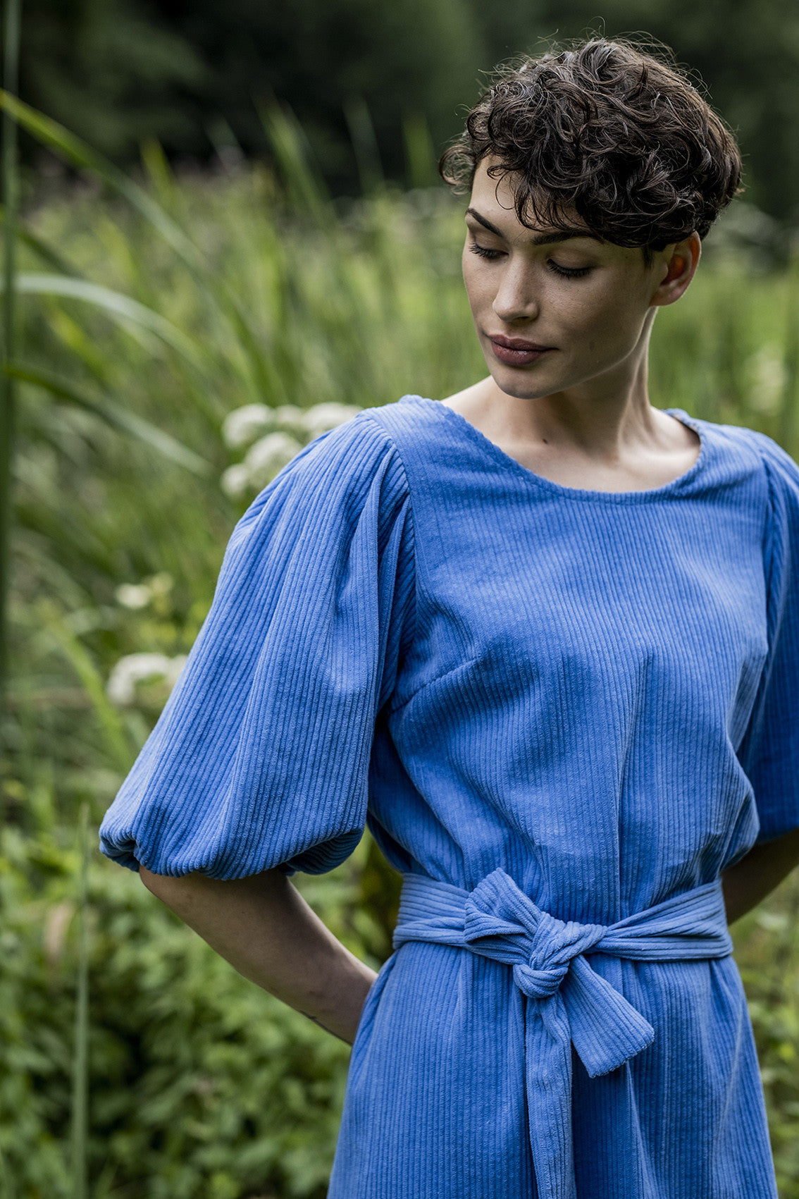 fibre-mood-doris-robe-patron-de-couture-robe-droite-manches-ballon-doubles image 4