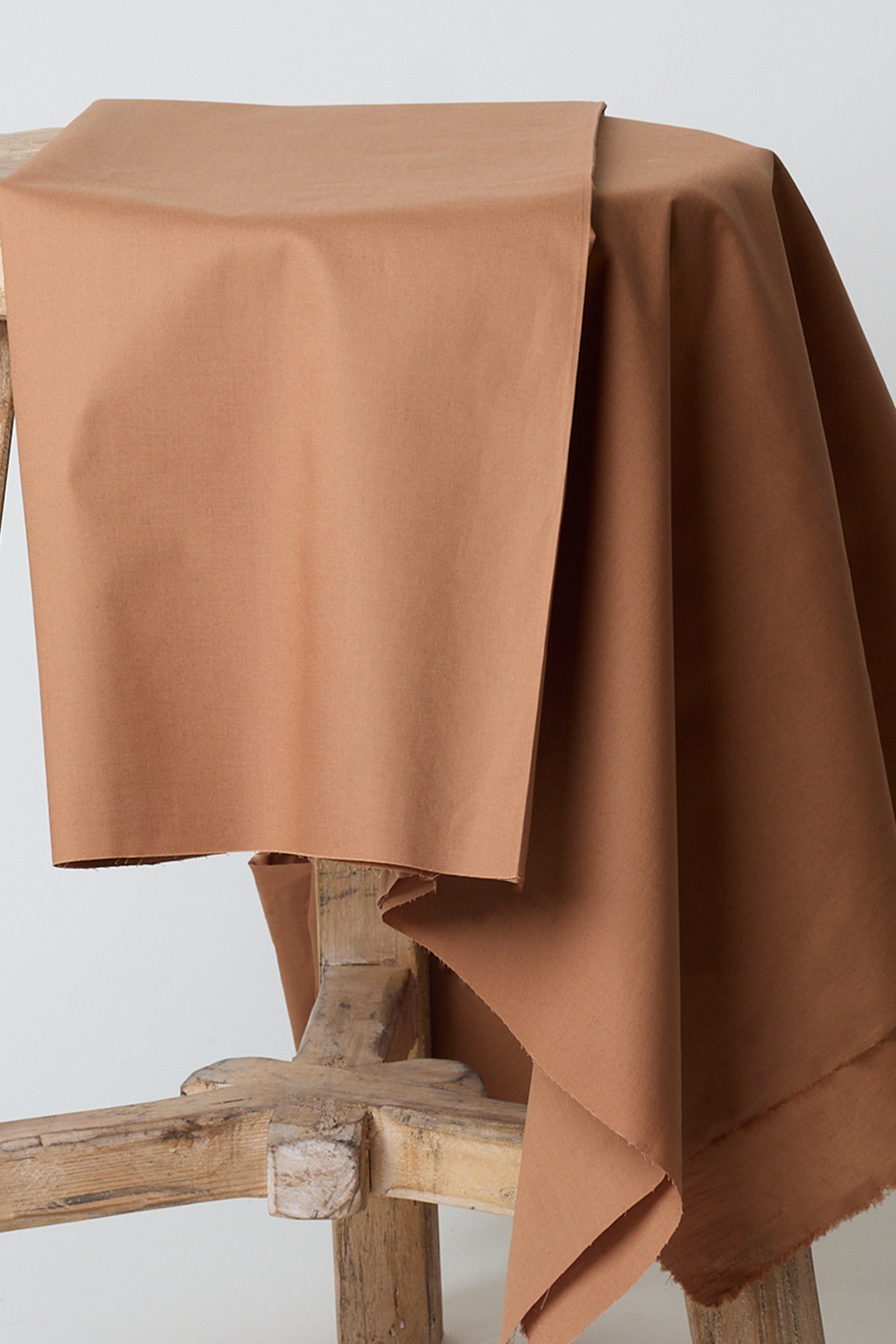 atelier-brunette-tissu-popeline-pecan-pie-coton-uni-brun image 1