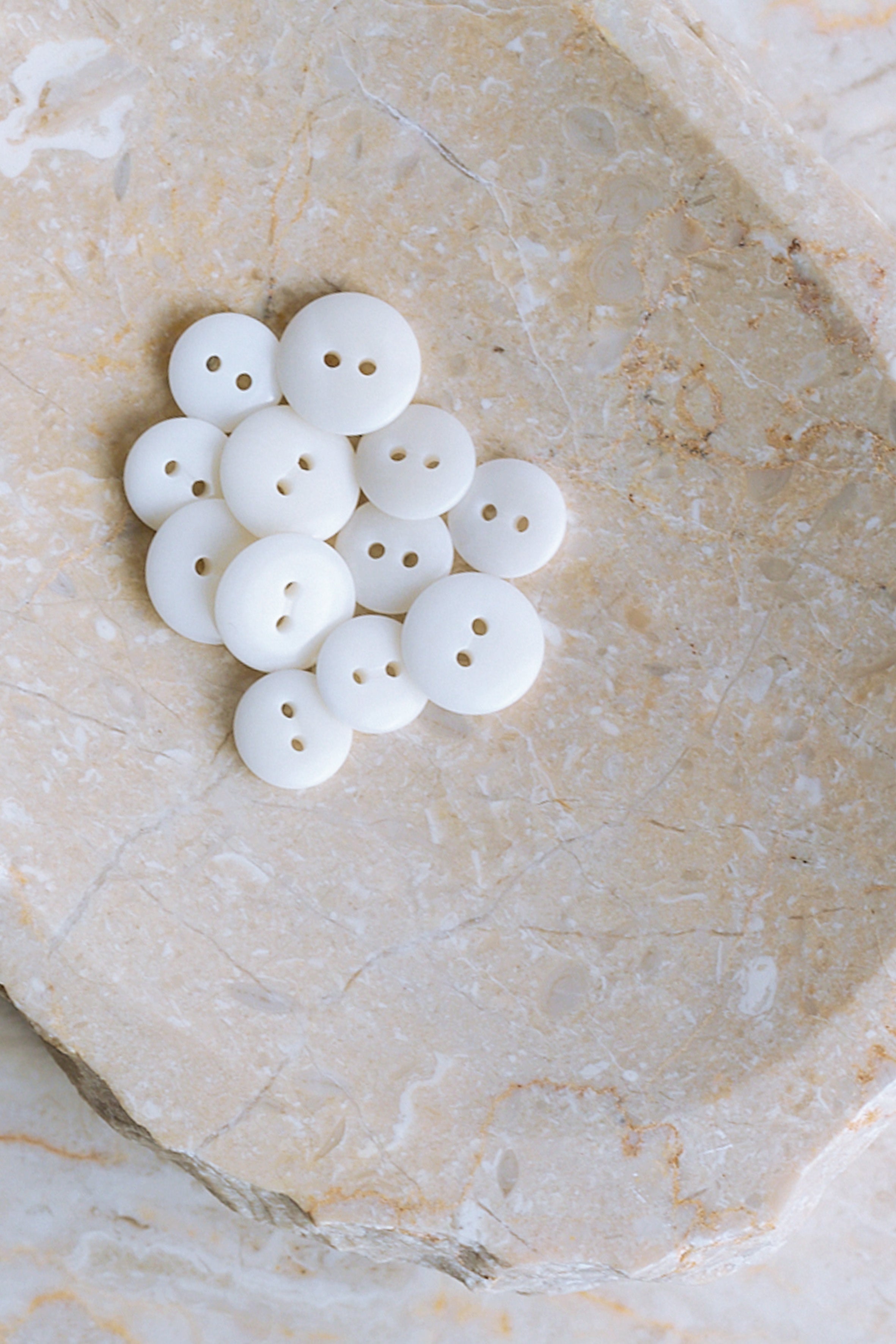atelier-brunette-boutons-viny-optic-white-corozo-france image 1