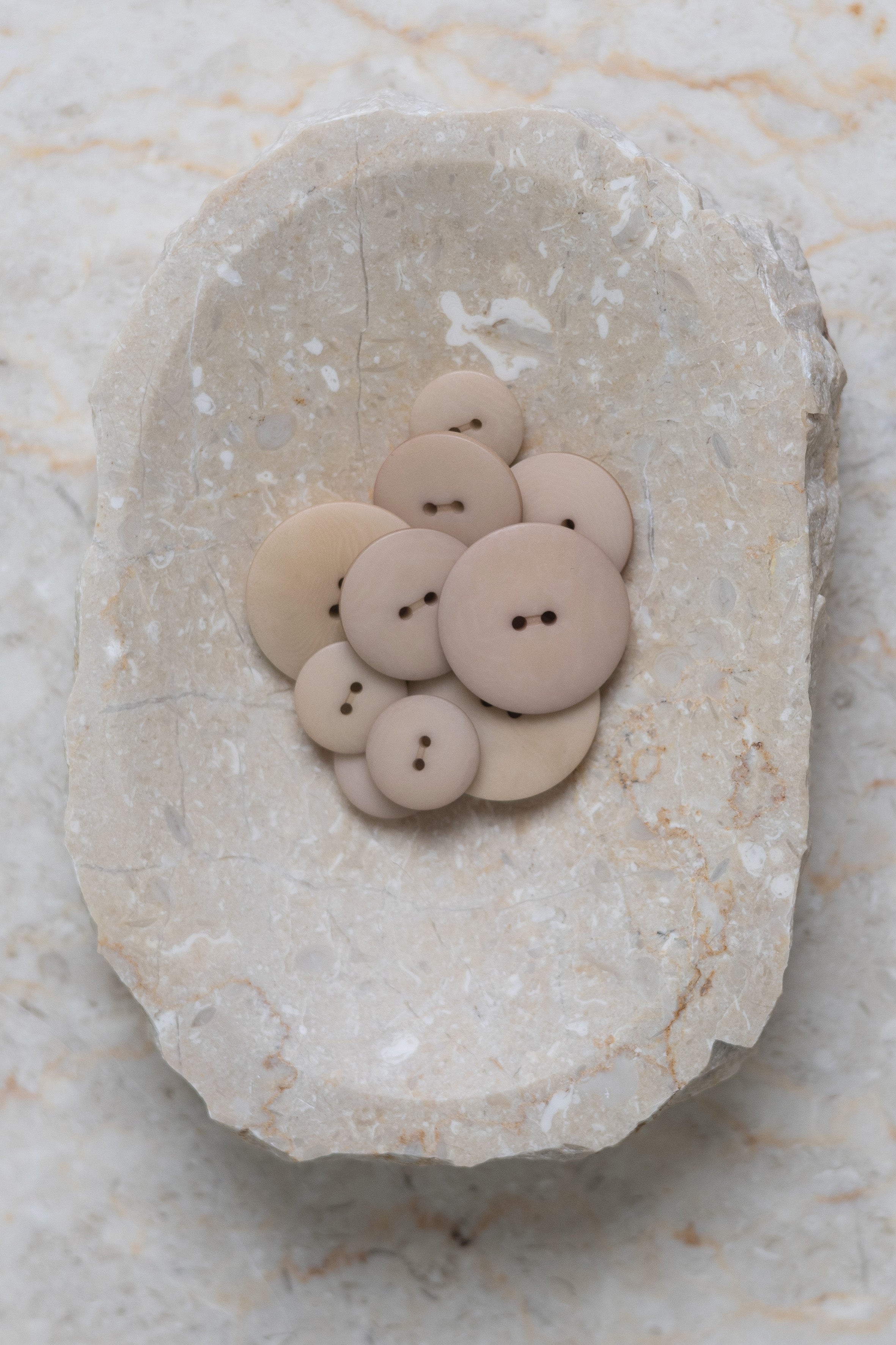 atelier-brunette-boutons-palm-milky-clay-bouton-en-corozo image 3