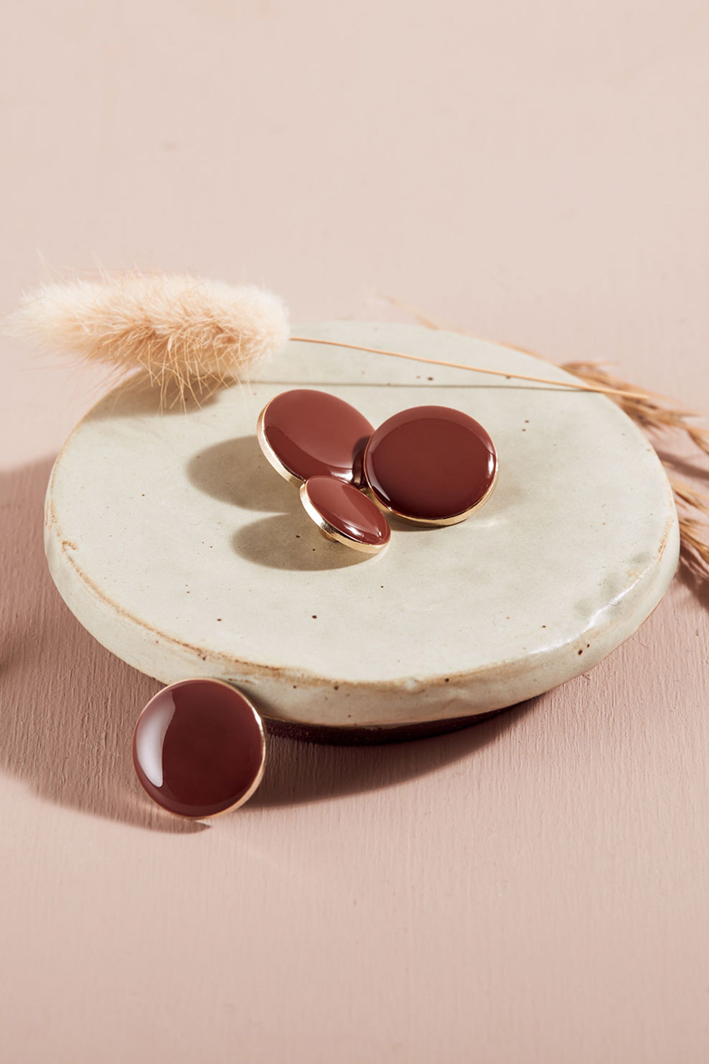 atelier-brunette-boutons-dotty-chestnut-boutons-couture image 1