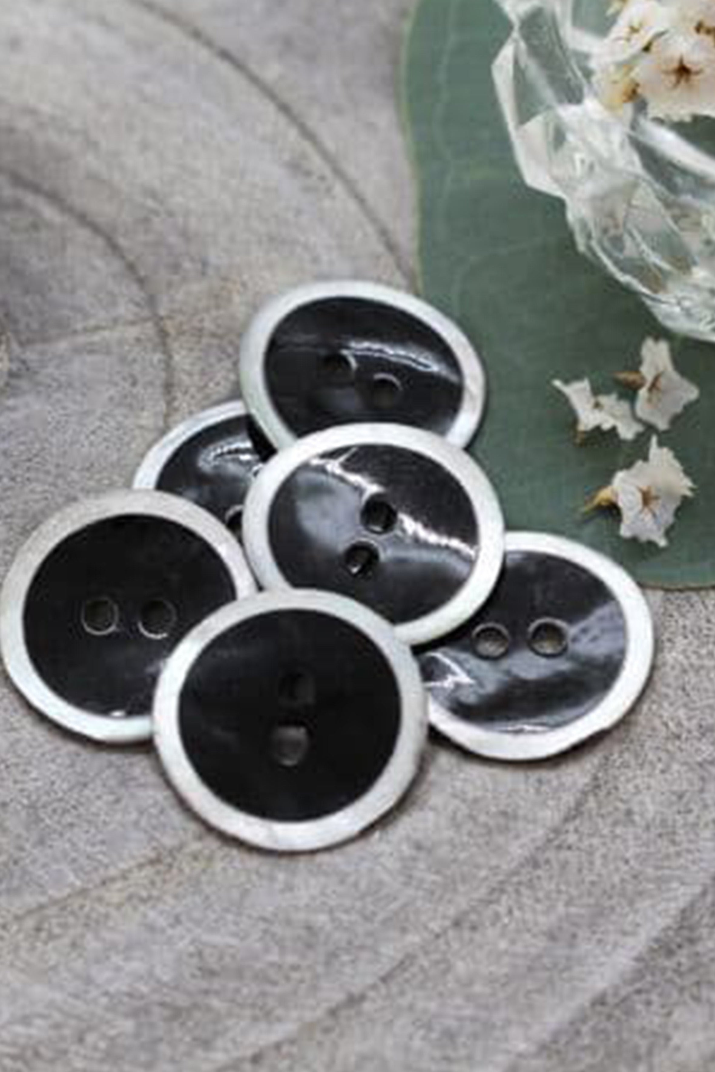 atelier-brunette-boutons-halo-black-x10-nacre-akoya image 2
