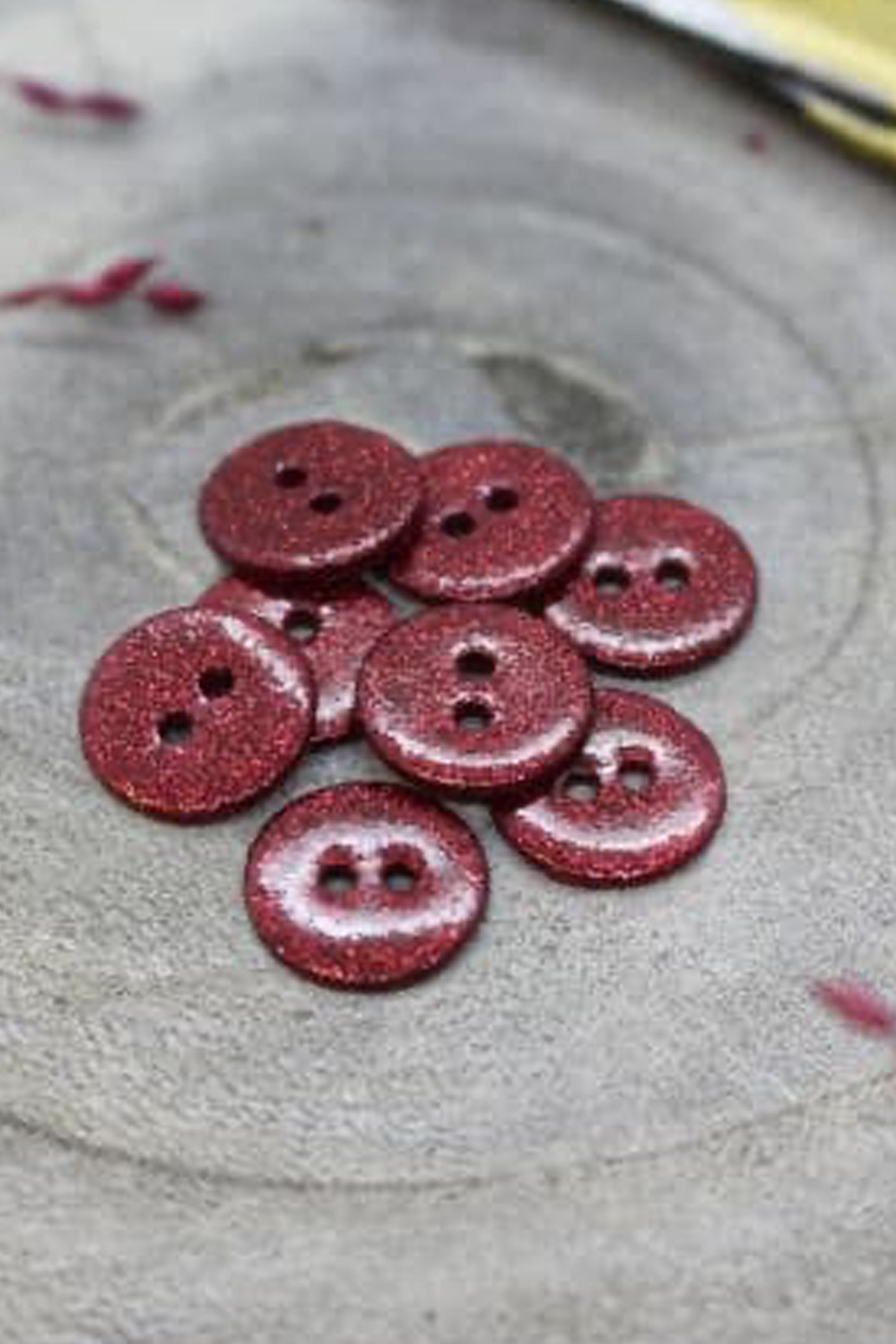 atelier-brunette-boutons-glitter-amarante-x10-boutons-nacre-paillet-e image 1