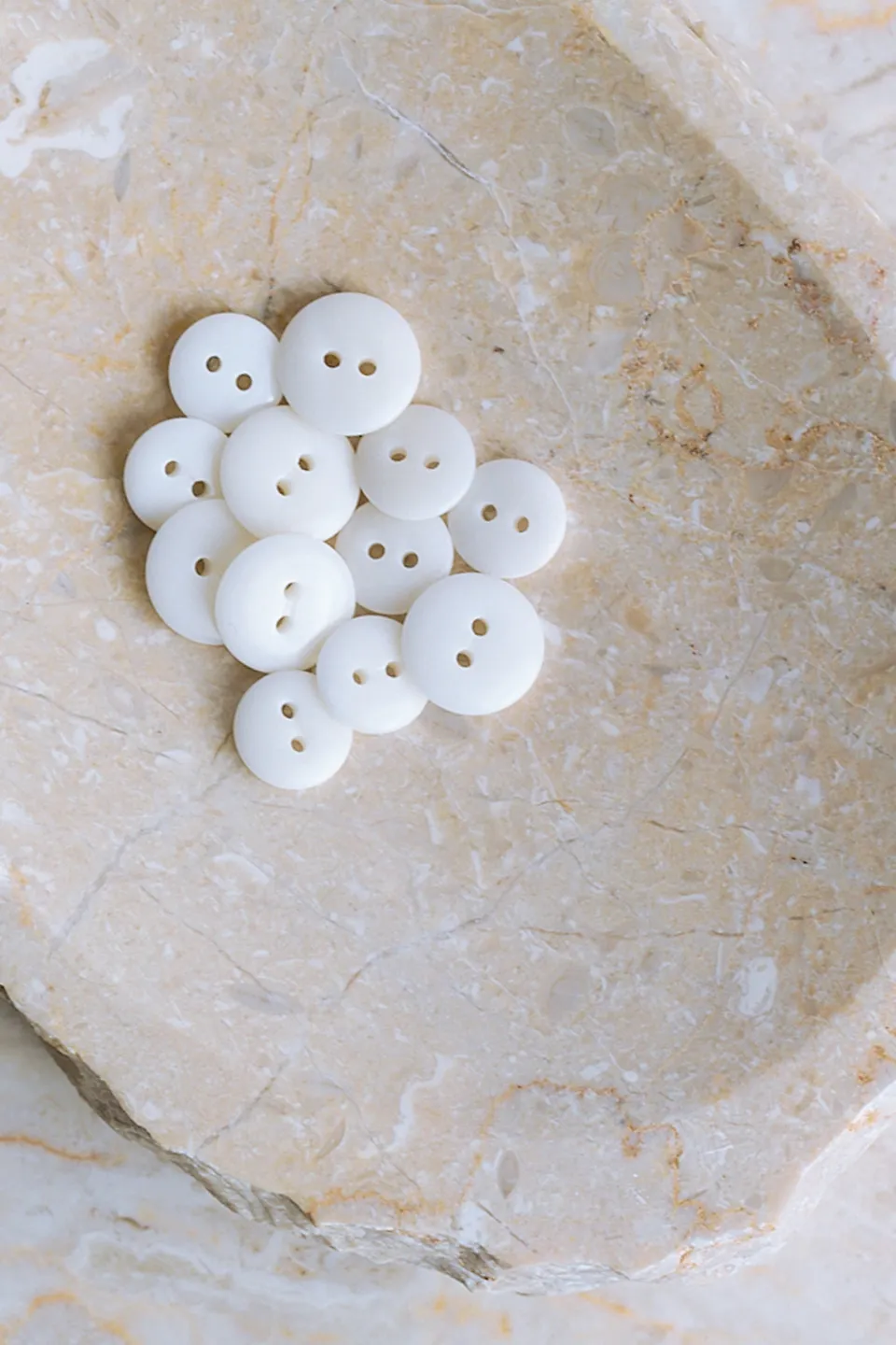 atelier-brunette-boutons-viny-optic-white-corozo-france image 1