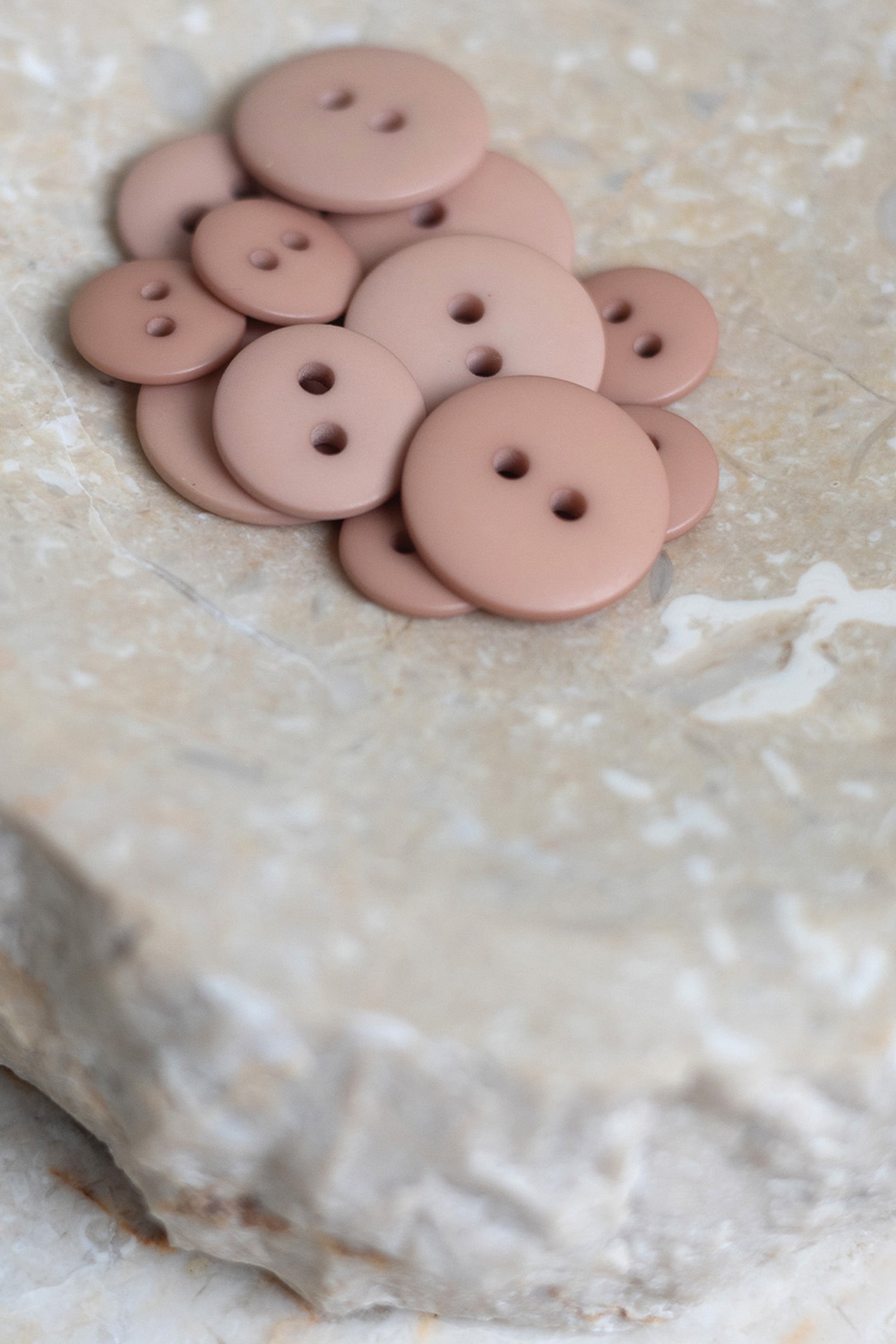 atelier-brunette-boutons-classic-matte-maple-sandy-sand-mercerie image 4