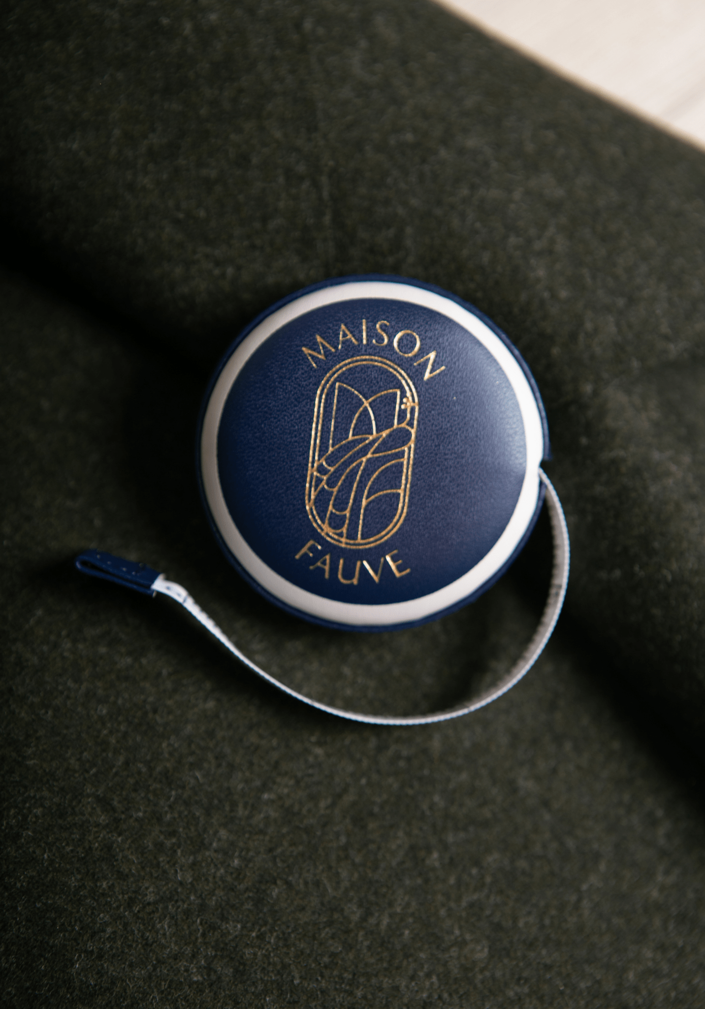 maison-fauve-m-tre-enrouleur-accessoire-couture-bleu-et-blanc image 2