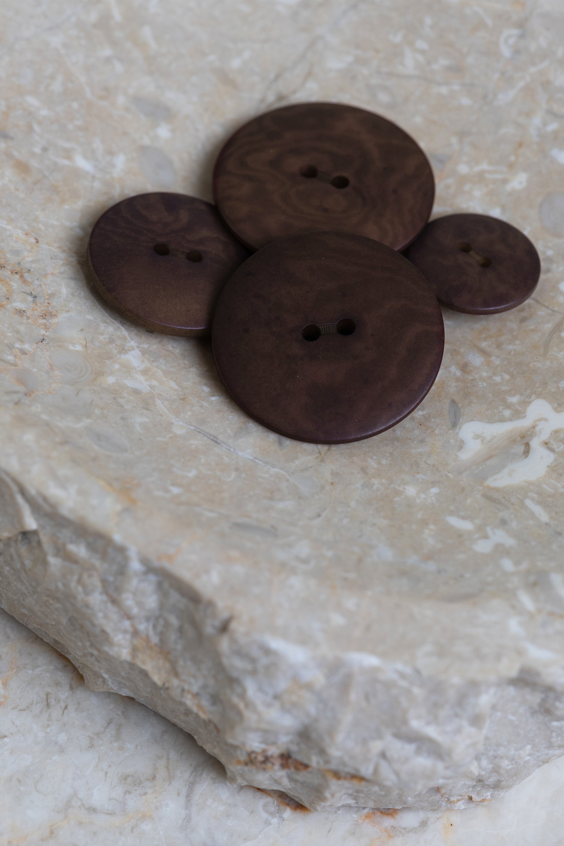 atelier-brunette-boutons-palm-oat-chocolate-en-corozo image 2