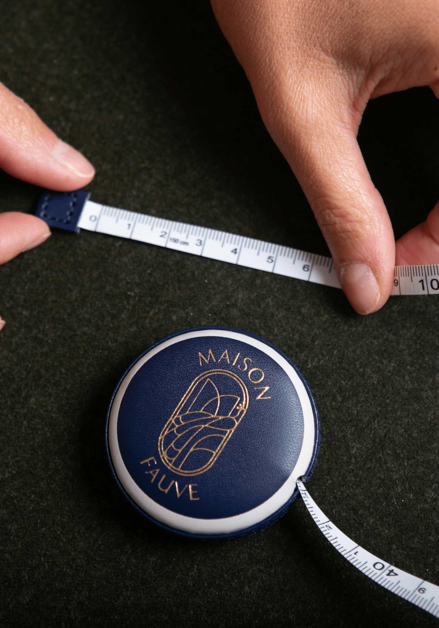 maison-fauve-m-tre-enrouleur-accessoire-couture-bleu-et-blanc image 3