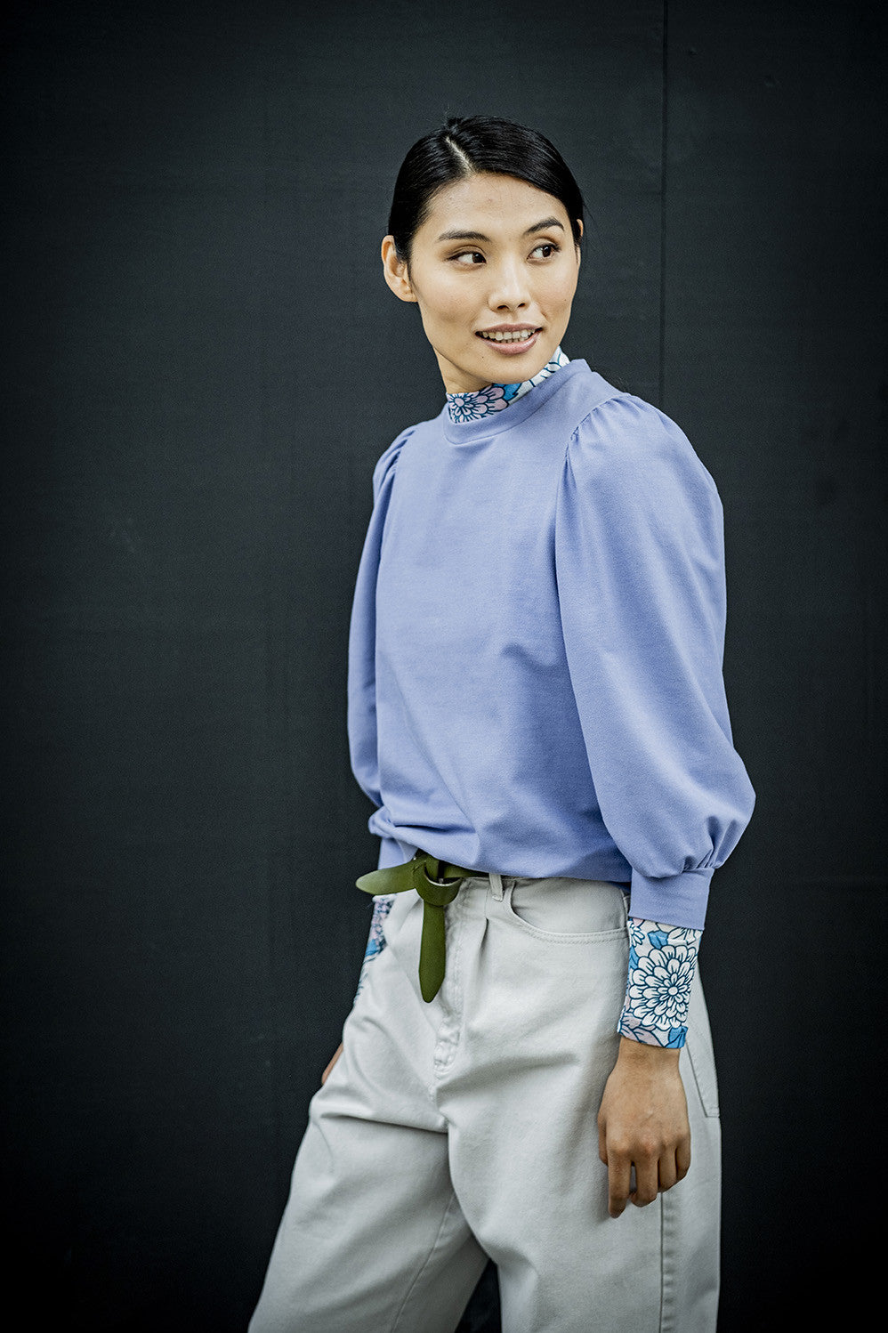 fibre-mood-mabel-top-patron-de-couture-haut-encolure-ronde-manches-3-4-bouffante image 2