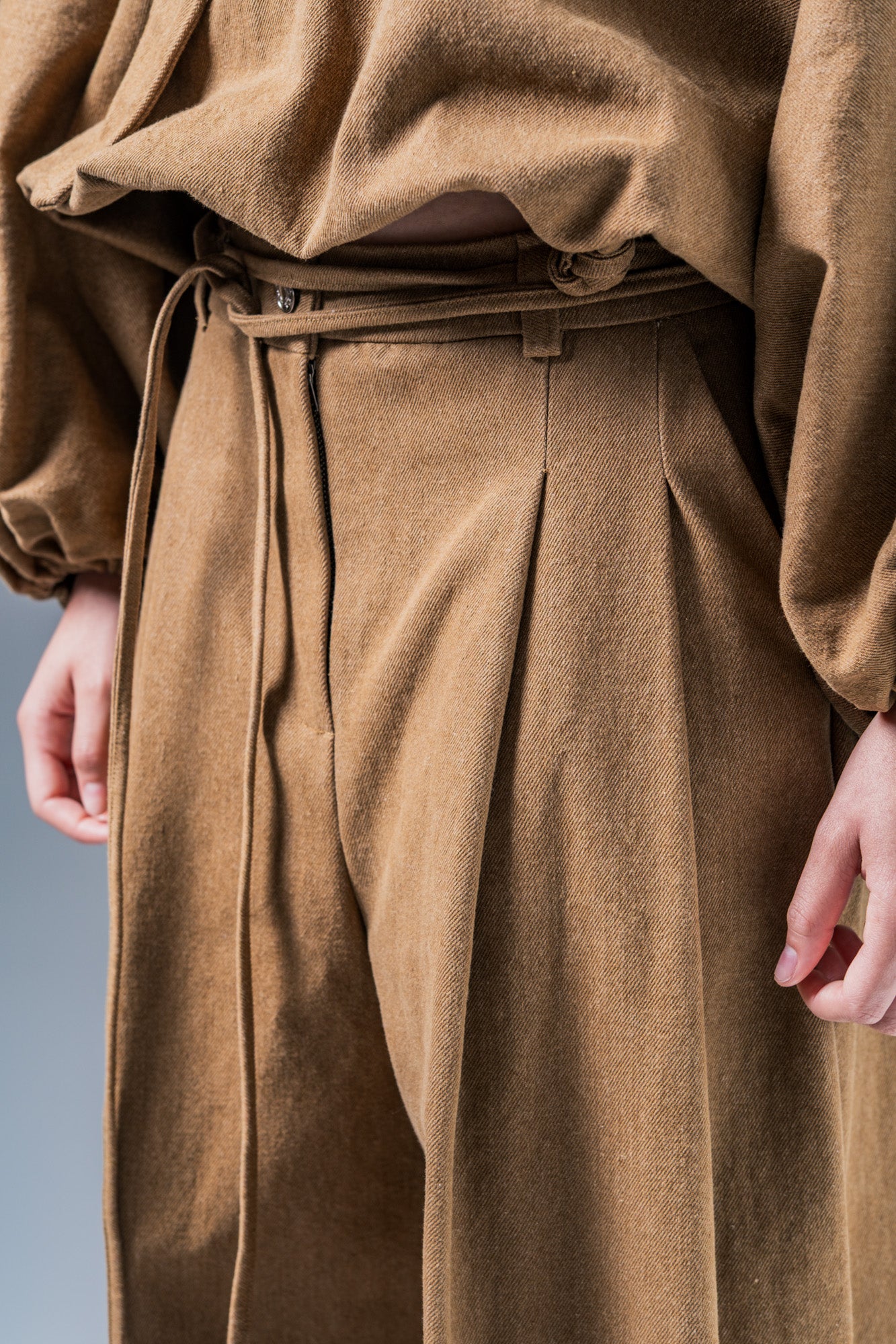 fibre-mood-kiva-pantalon-patron-de-couture-pantalon-plis-taille-32-60 image 4