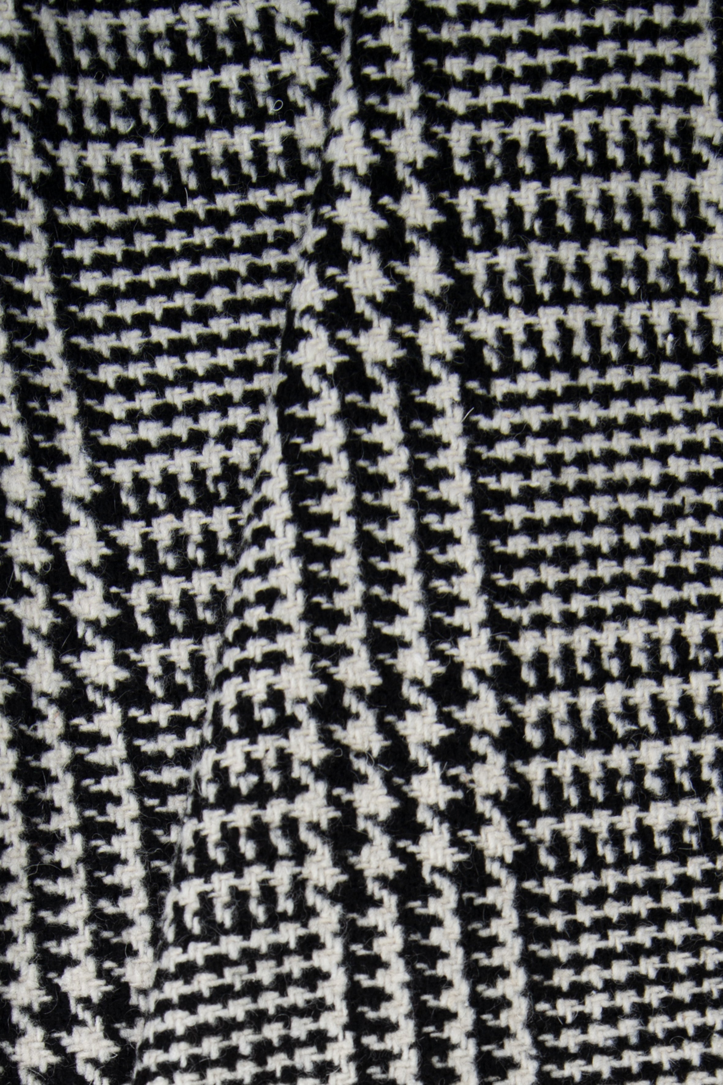 atelier-brunette-tissu-lainage-prince-de-galles-lainage-noir-et-blanc image 4